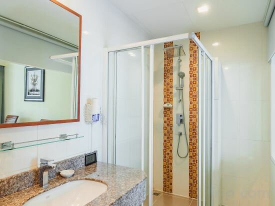 Deluxe Suite Twin - Pool View