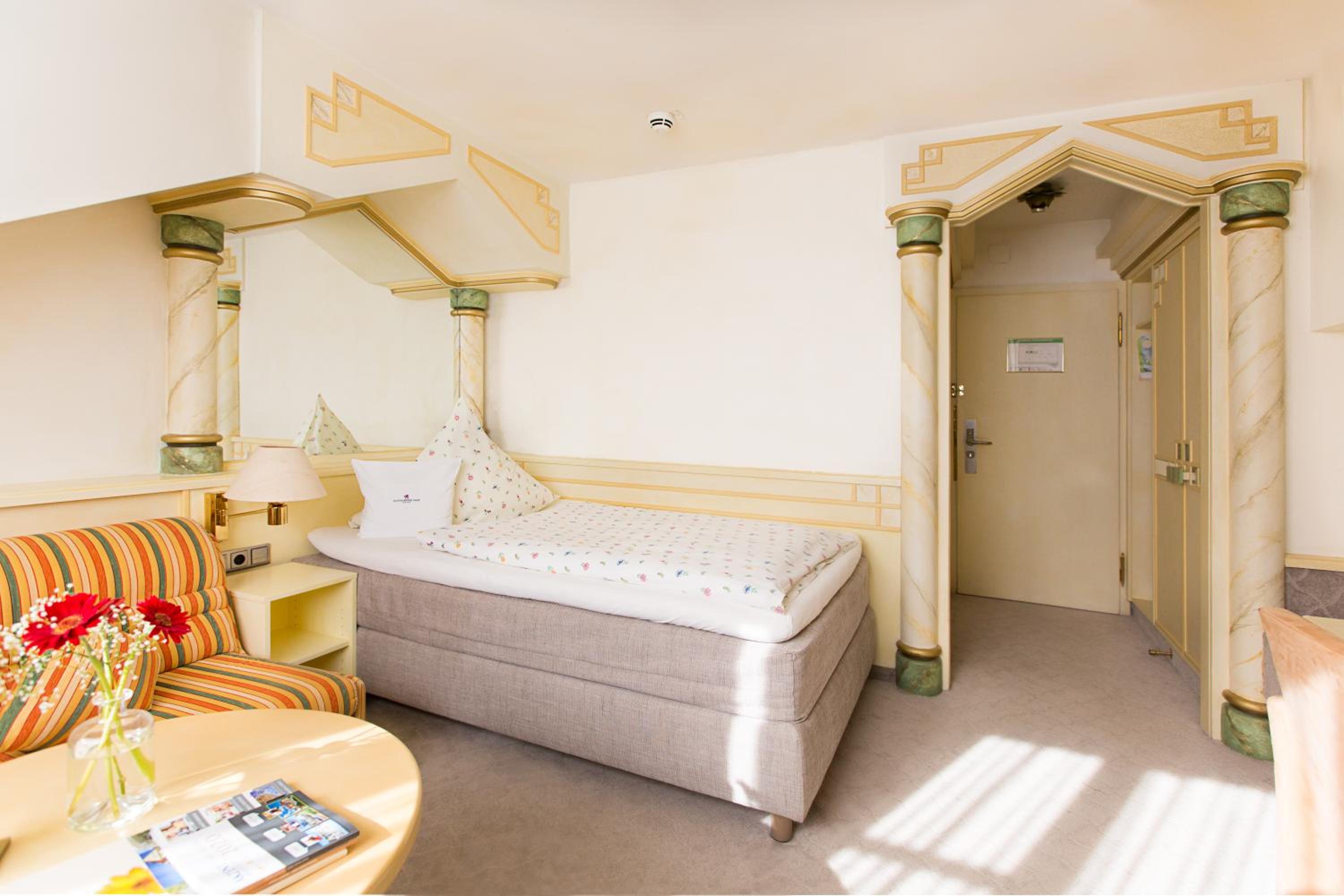 Single Room Business-Premium