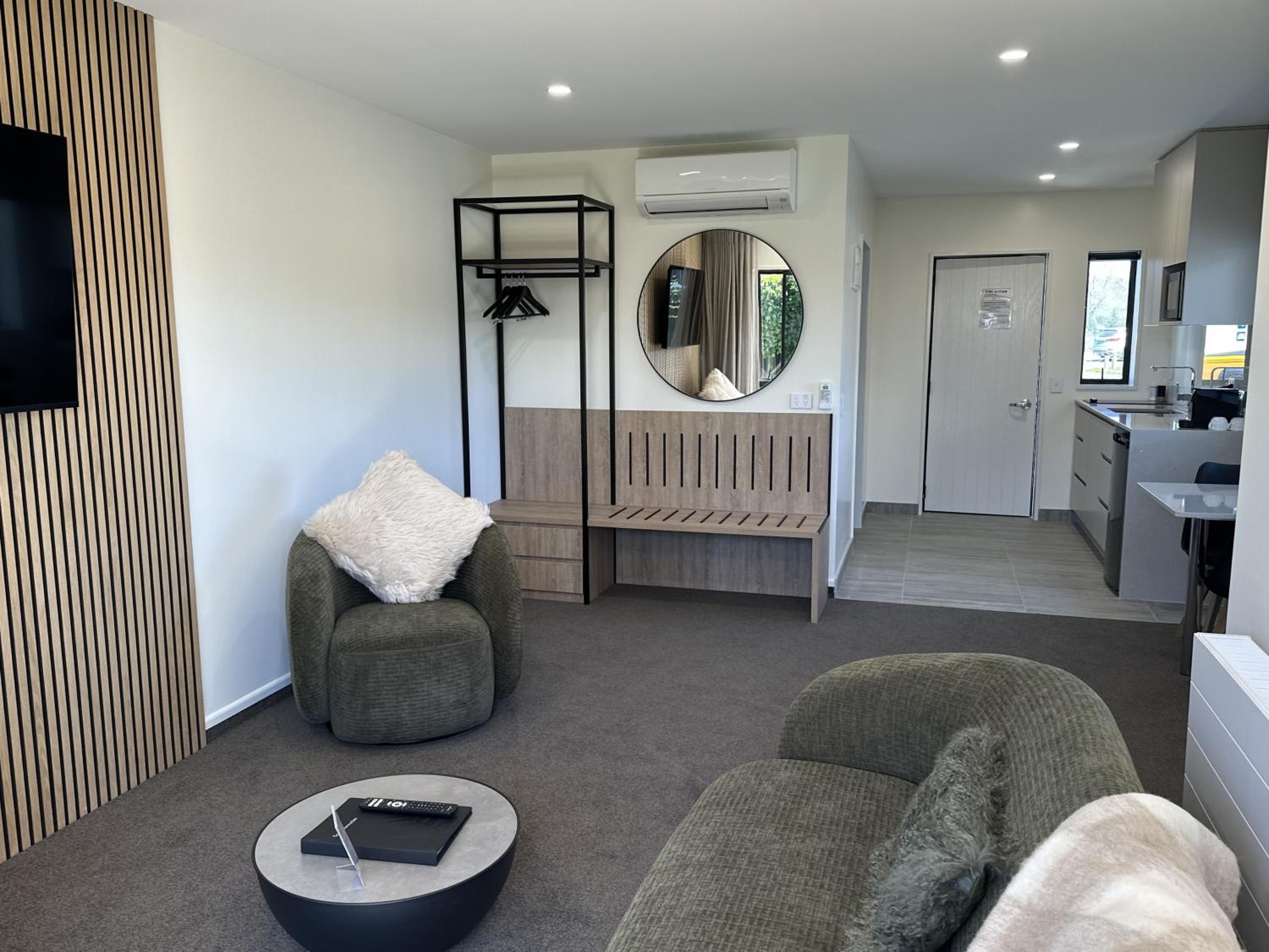 Deluxe One-Bedroom Apartment