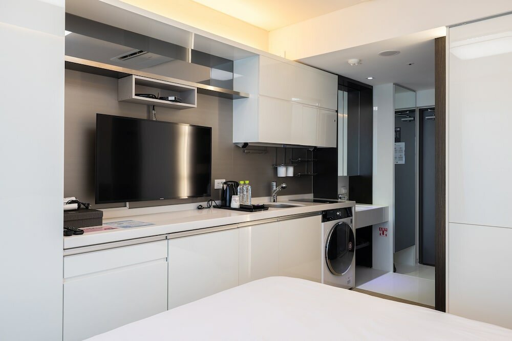 Deluxe King with Terrace (City View)