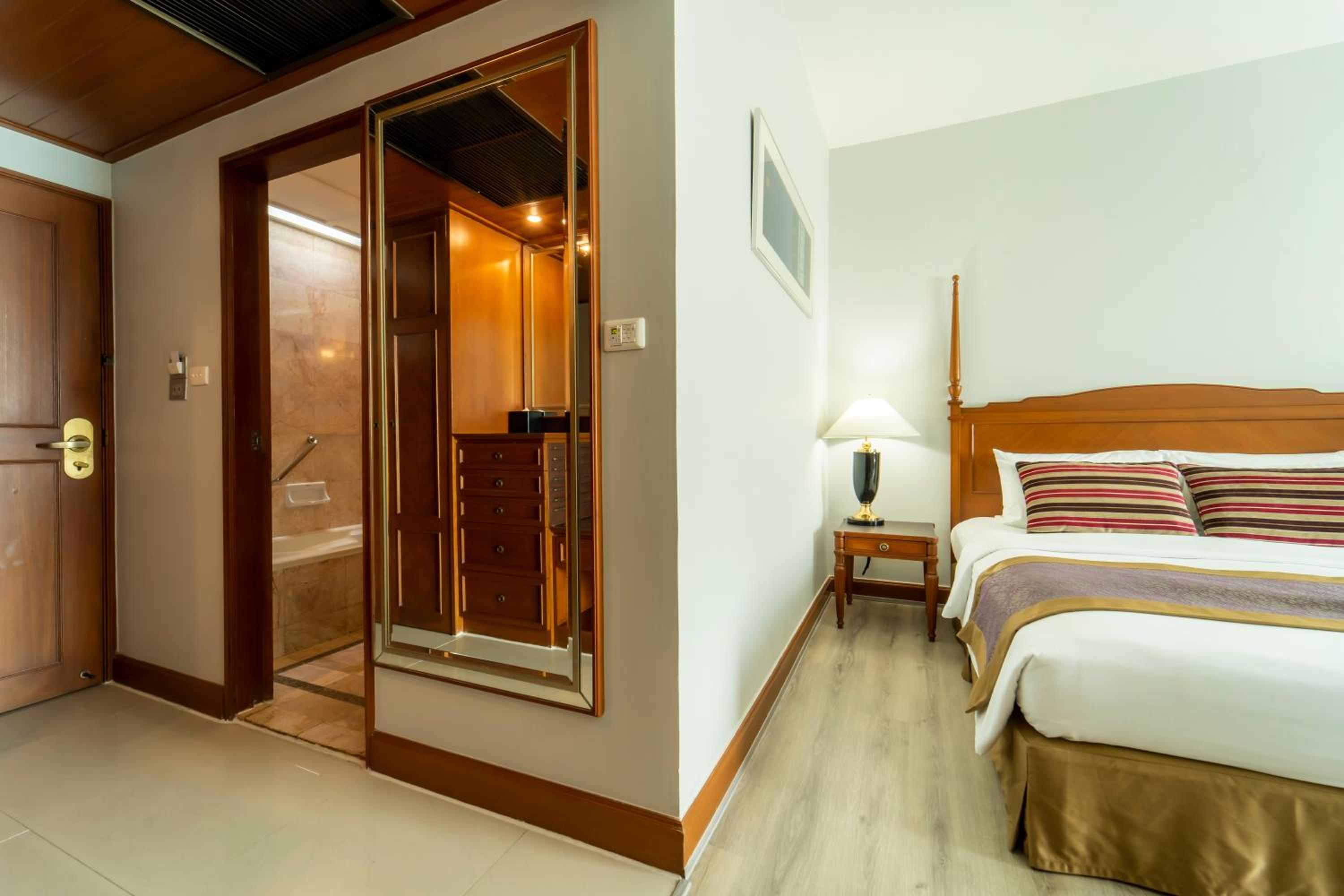 Deluxe Double or Twin Room