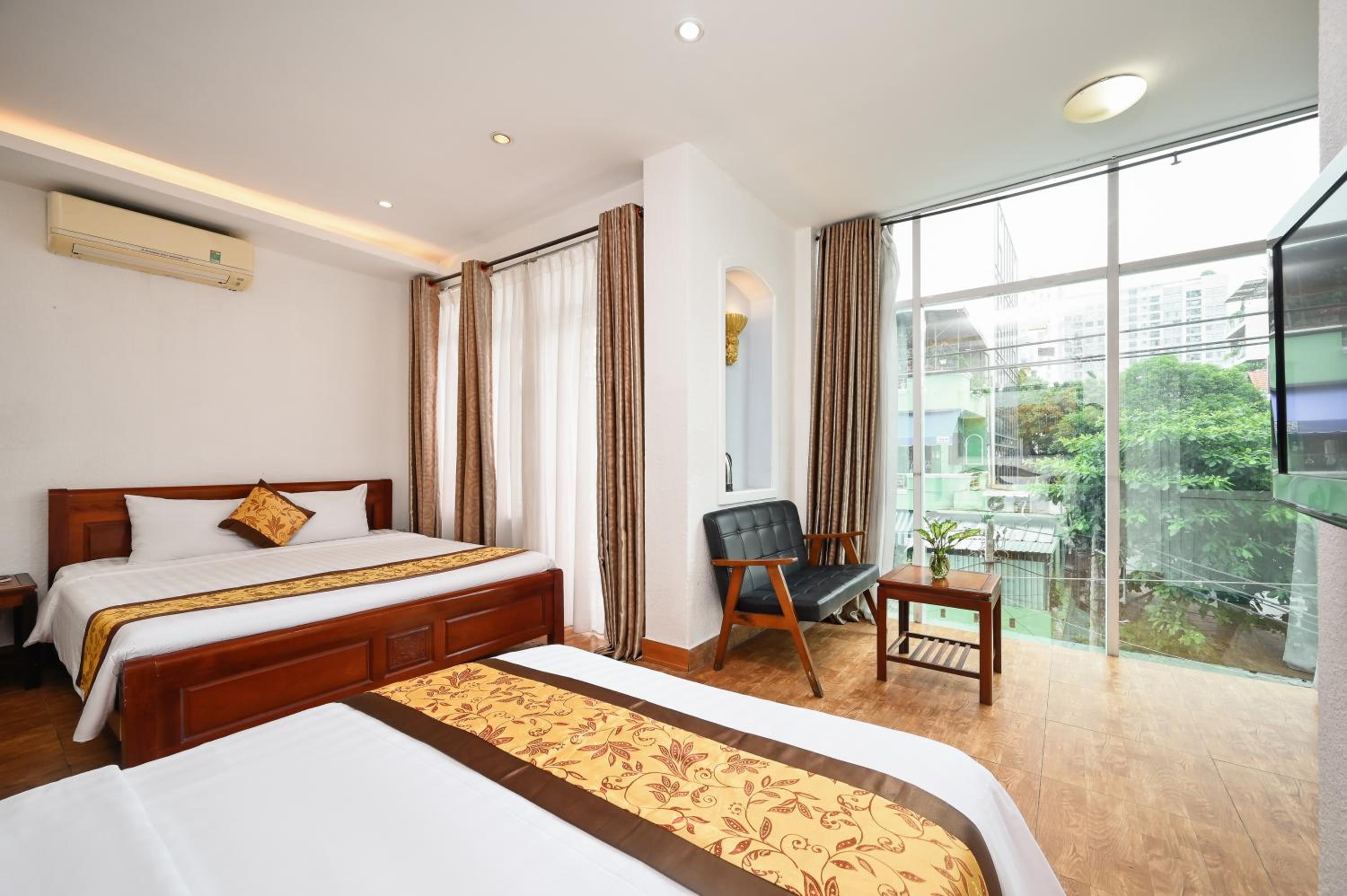 Deluxe Family Room