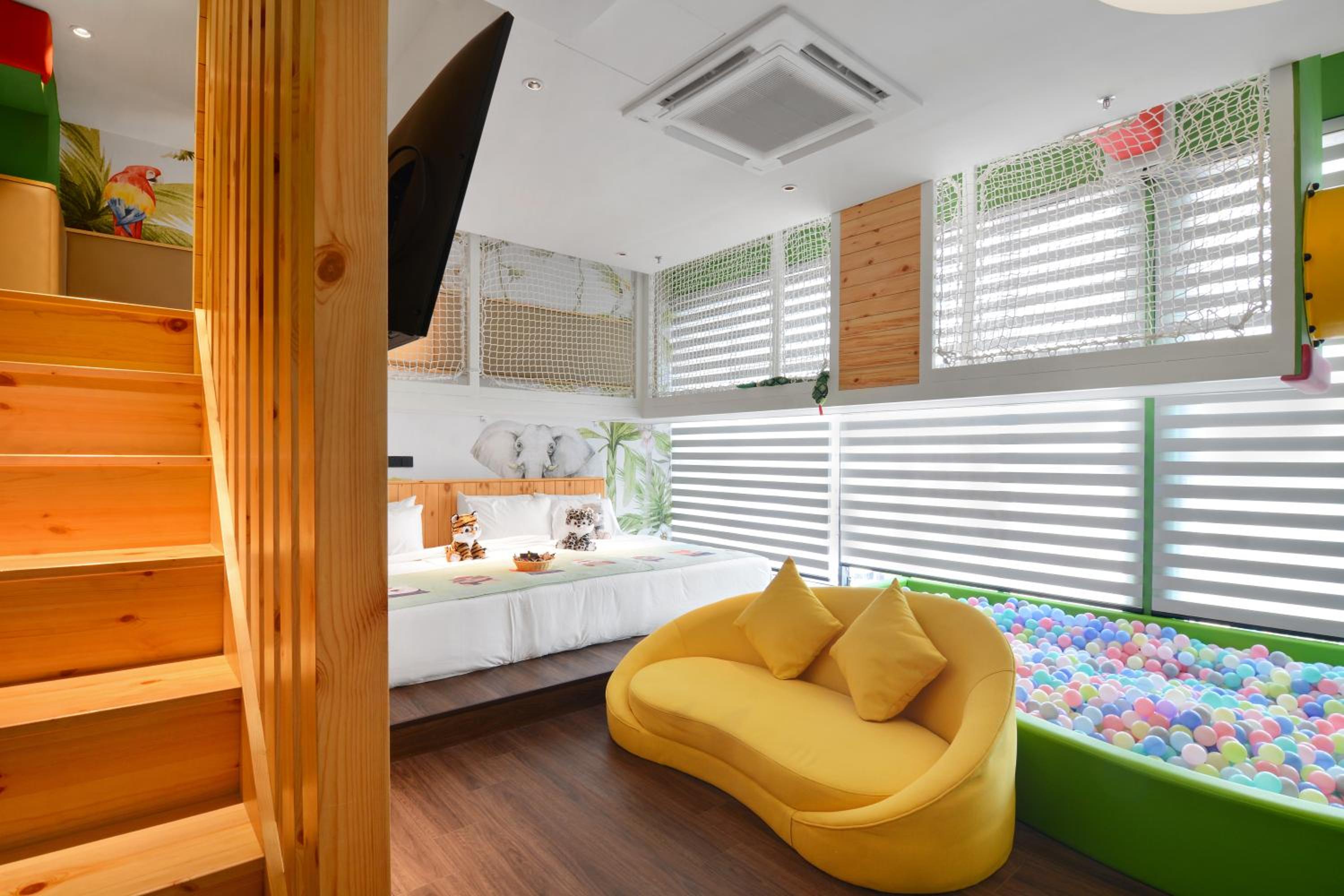 Safari Suite