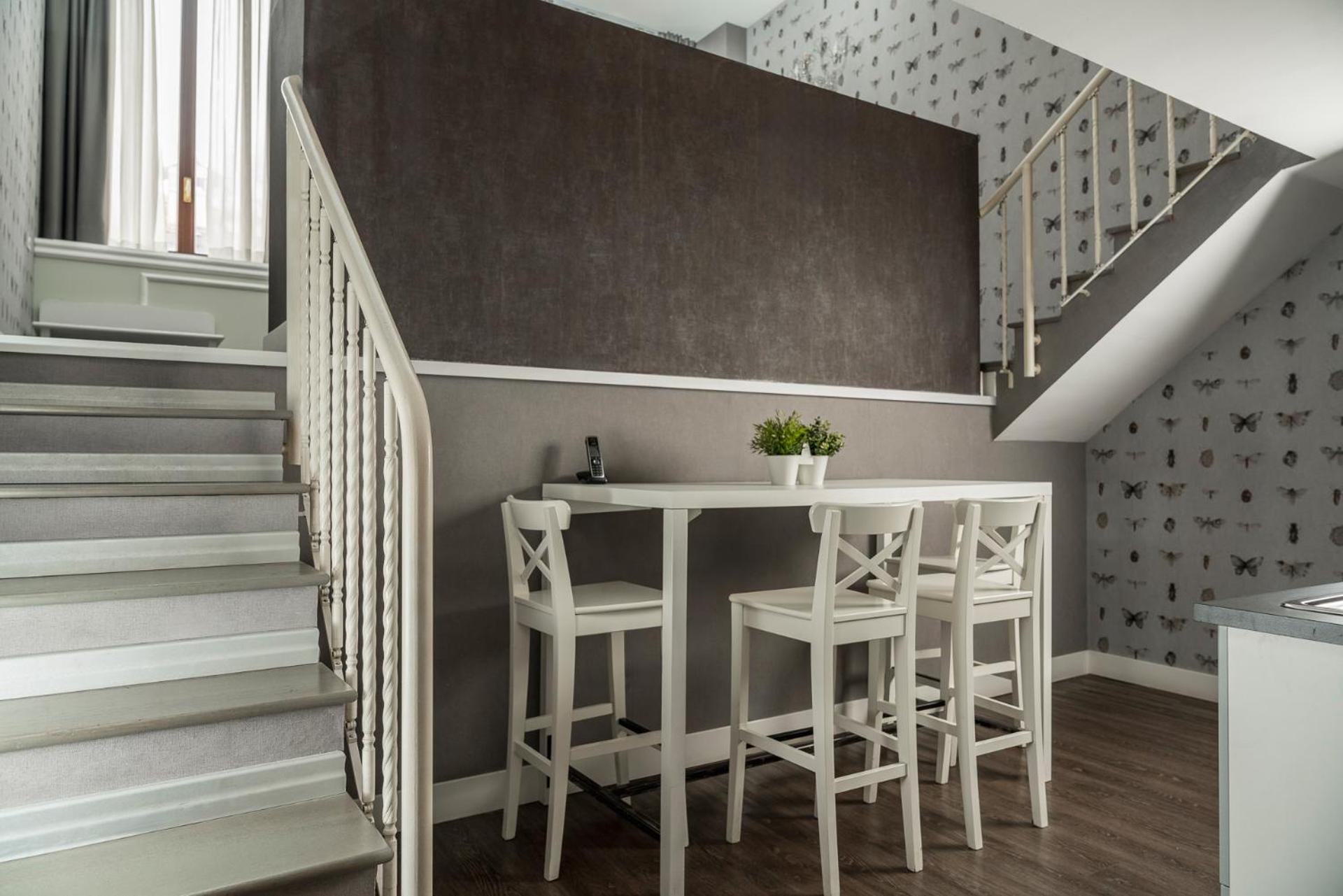 Loft - Split Level (4 Adults)