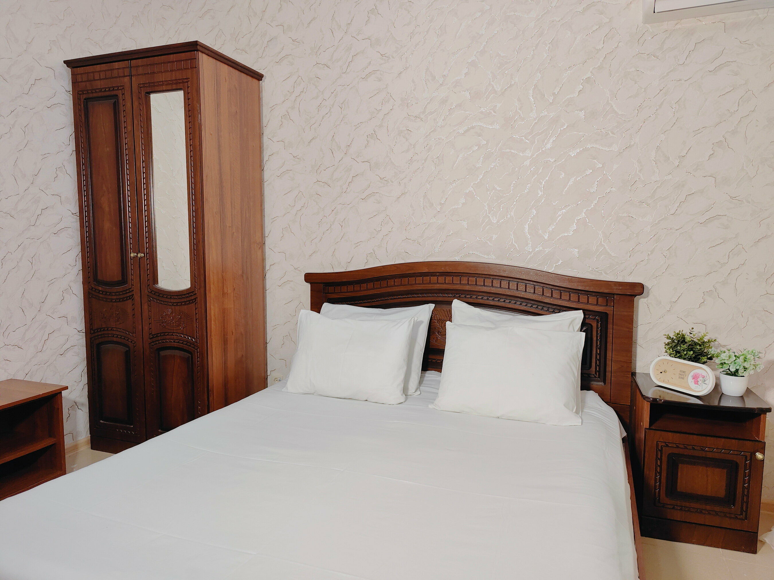 Трехместный номер с видом на бассейн