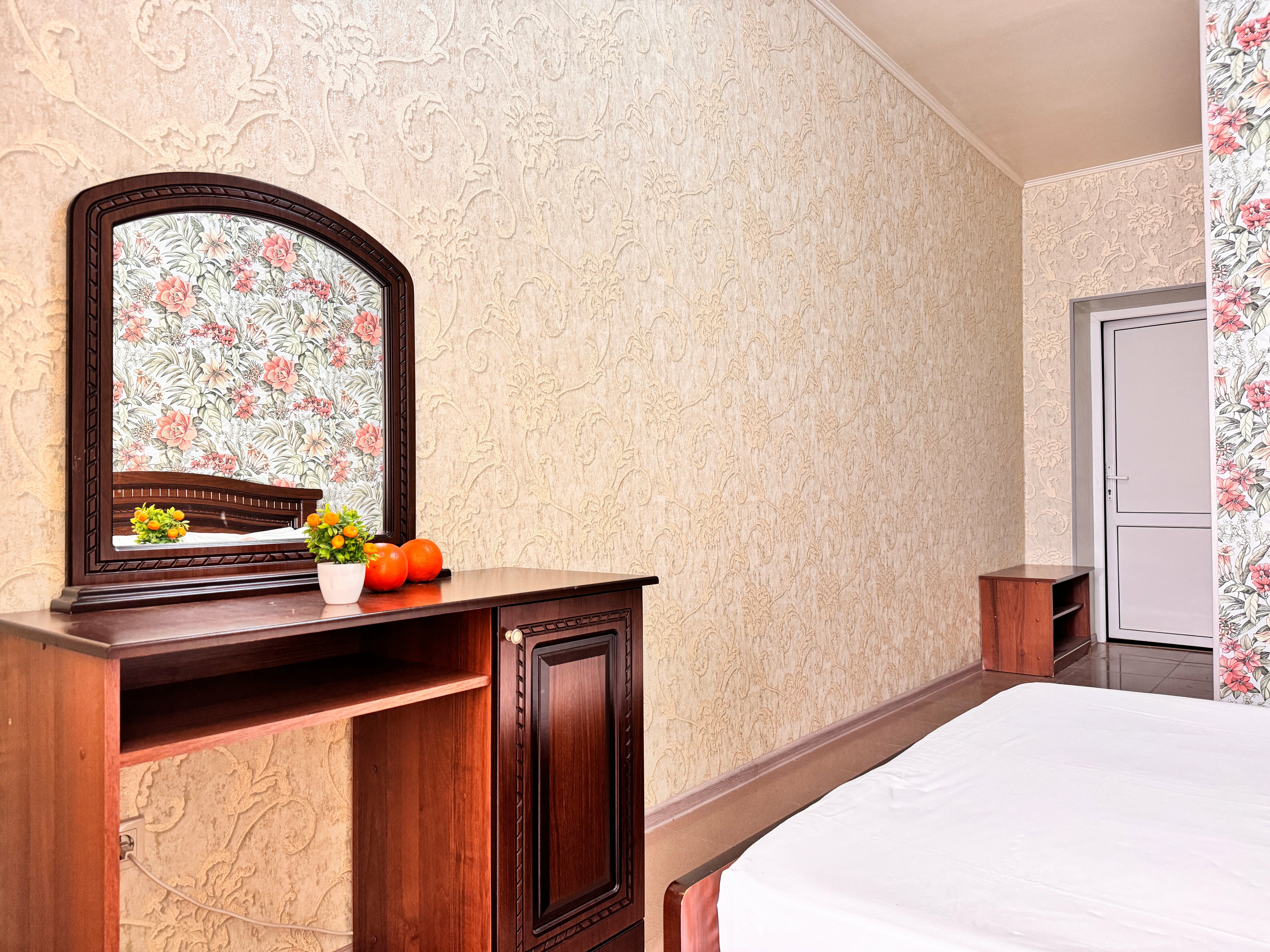 Двухместный номер с 1 кроватью и видом на бассейн