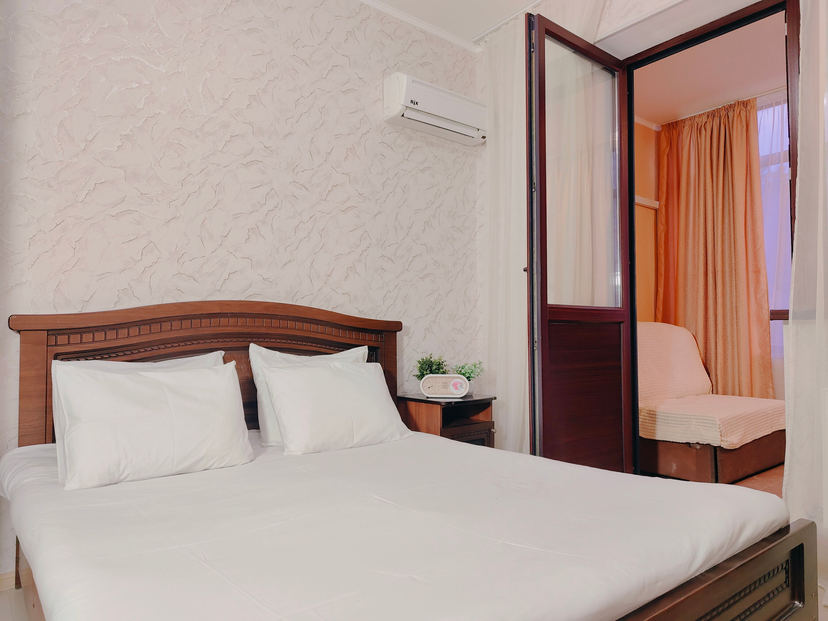 Трехместный номер с видом на бассейн