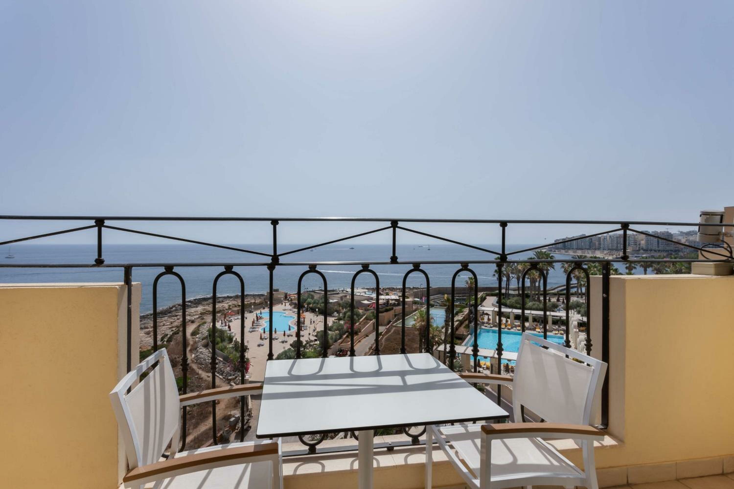 Deluxe King Room with Sea View