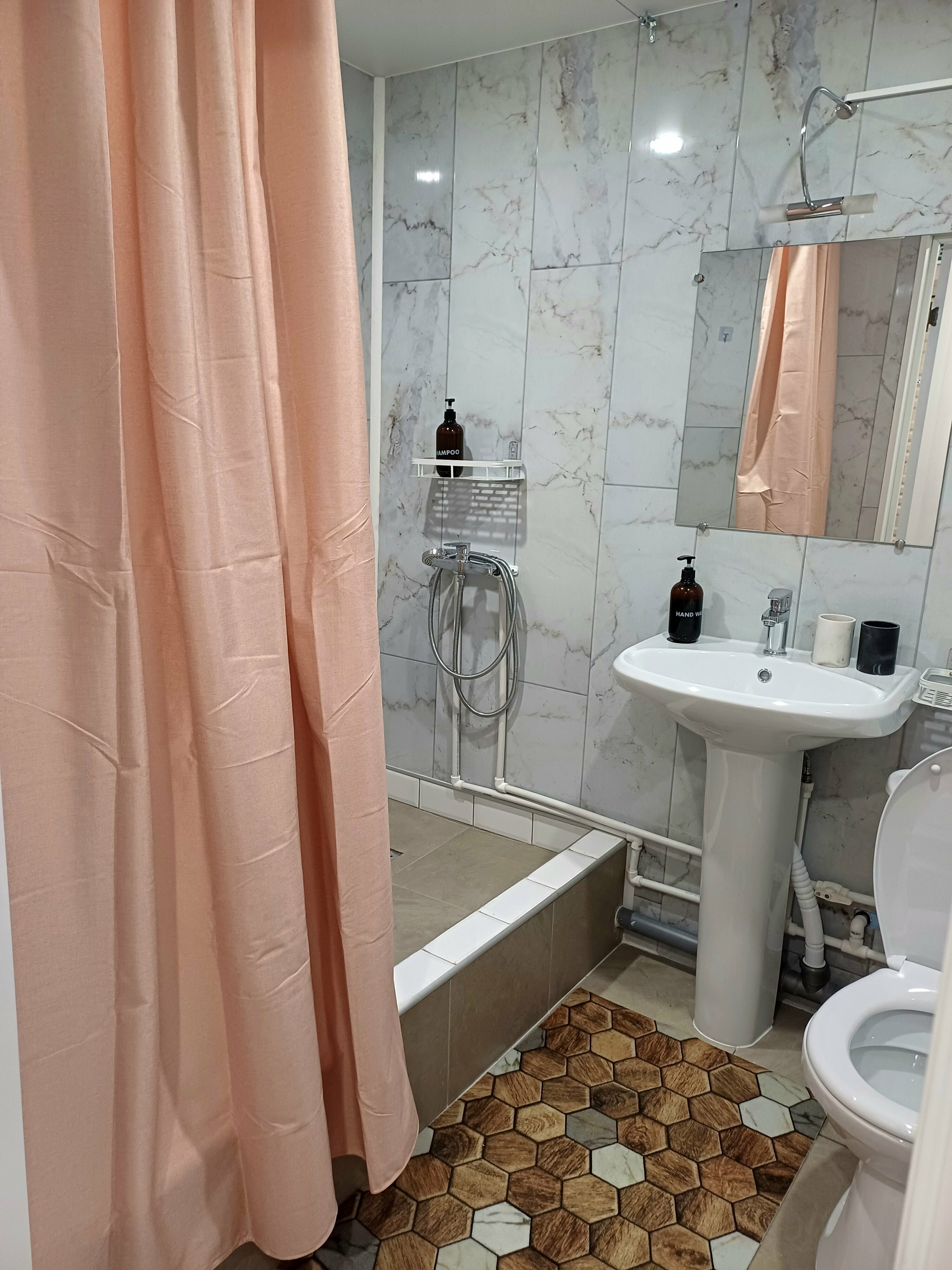 Семейный номер с видом на озеро