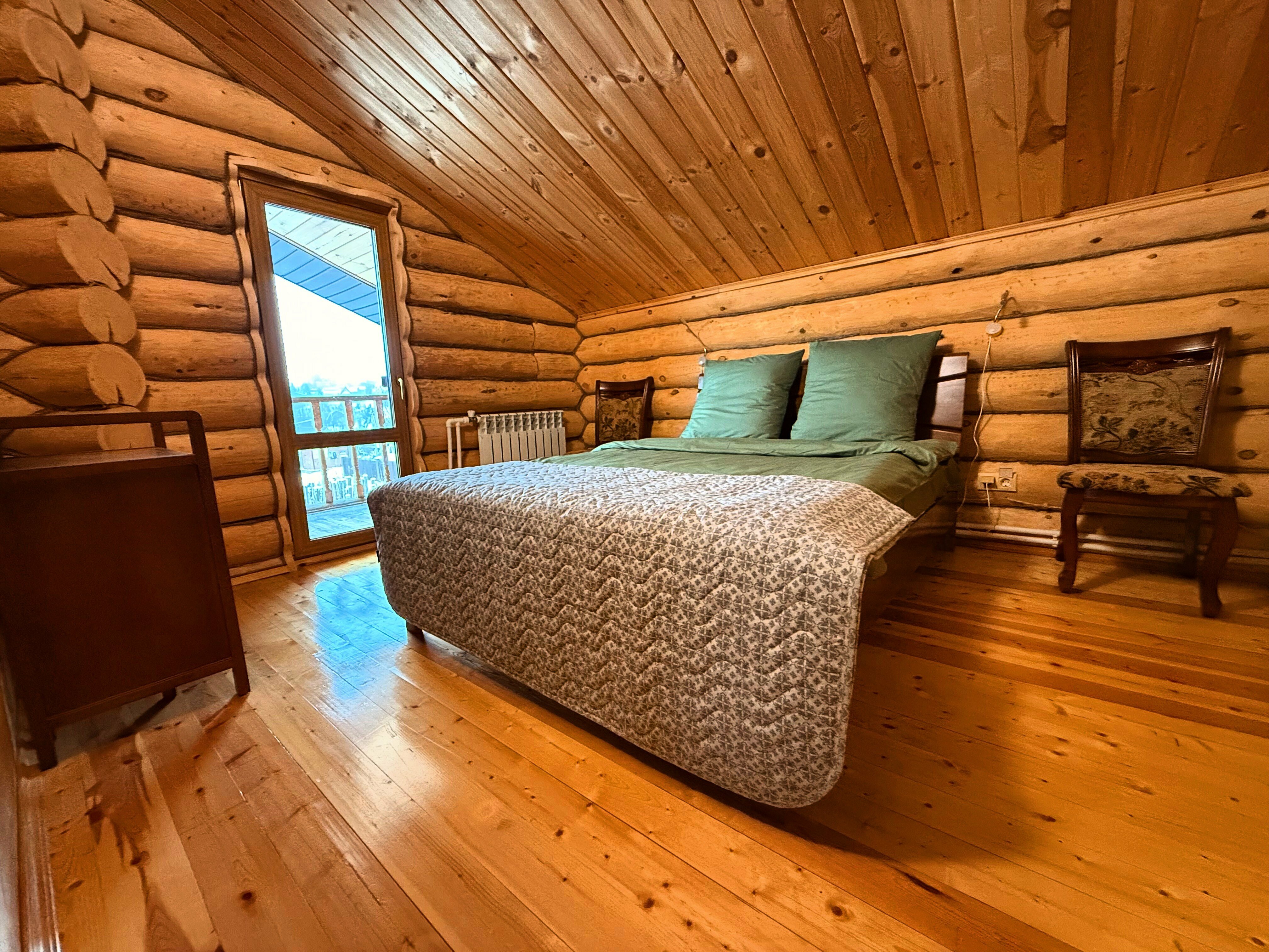 Коттедж с балконом