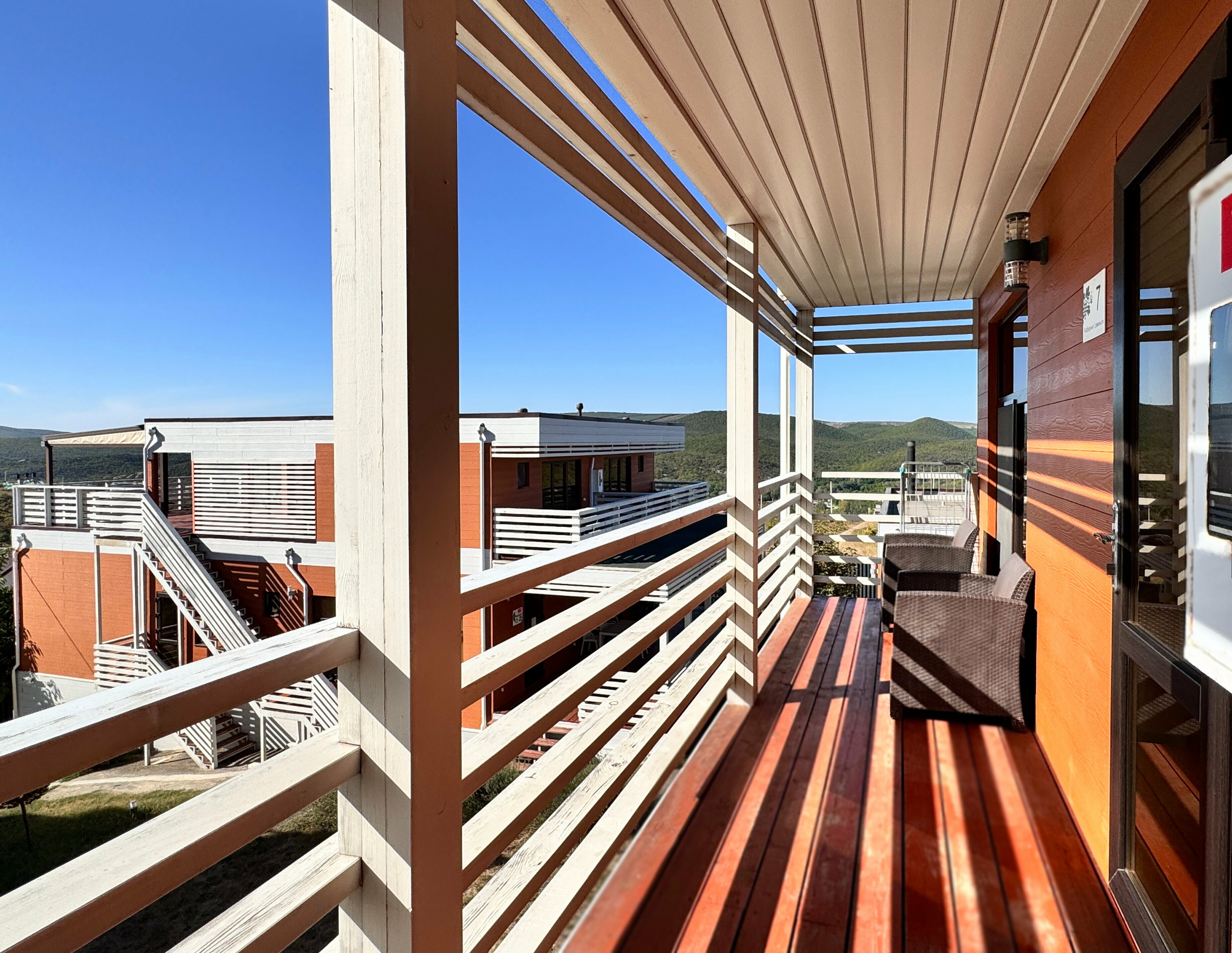 5-ти местный номер Коннект с общей террасой (Этаж под ключ)