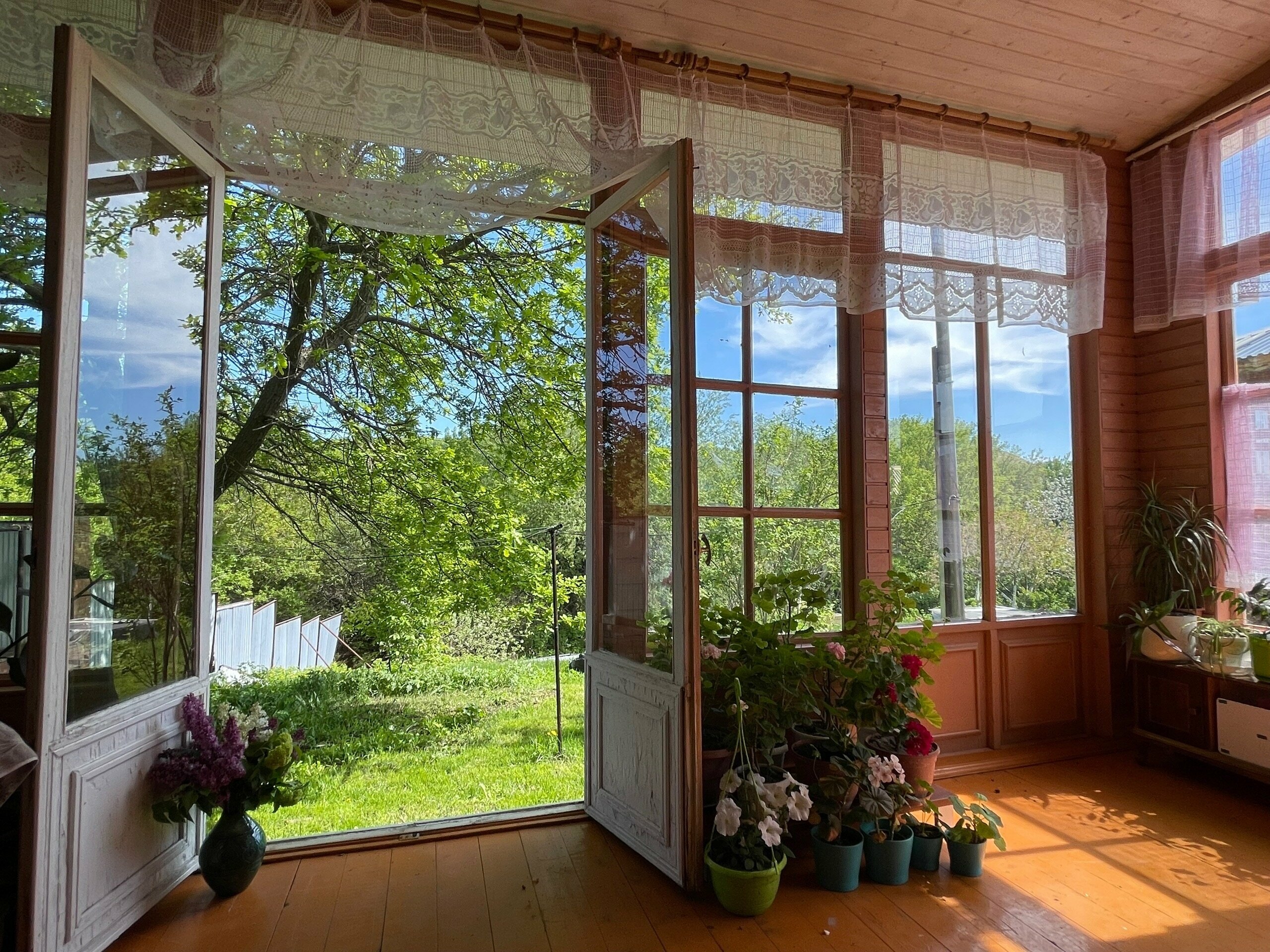 Дом в видом на живописные холмы