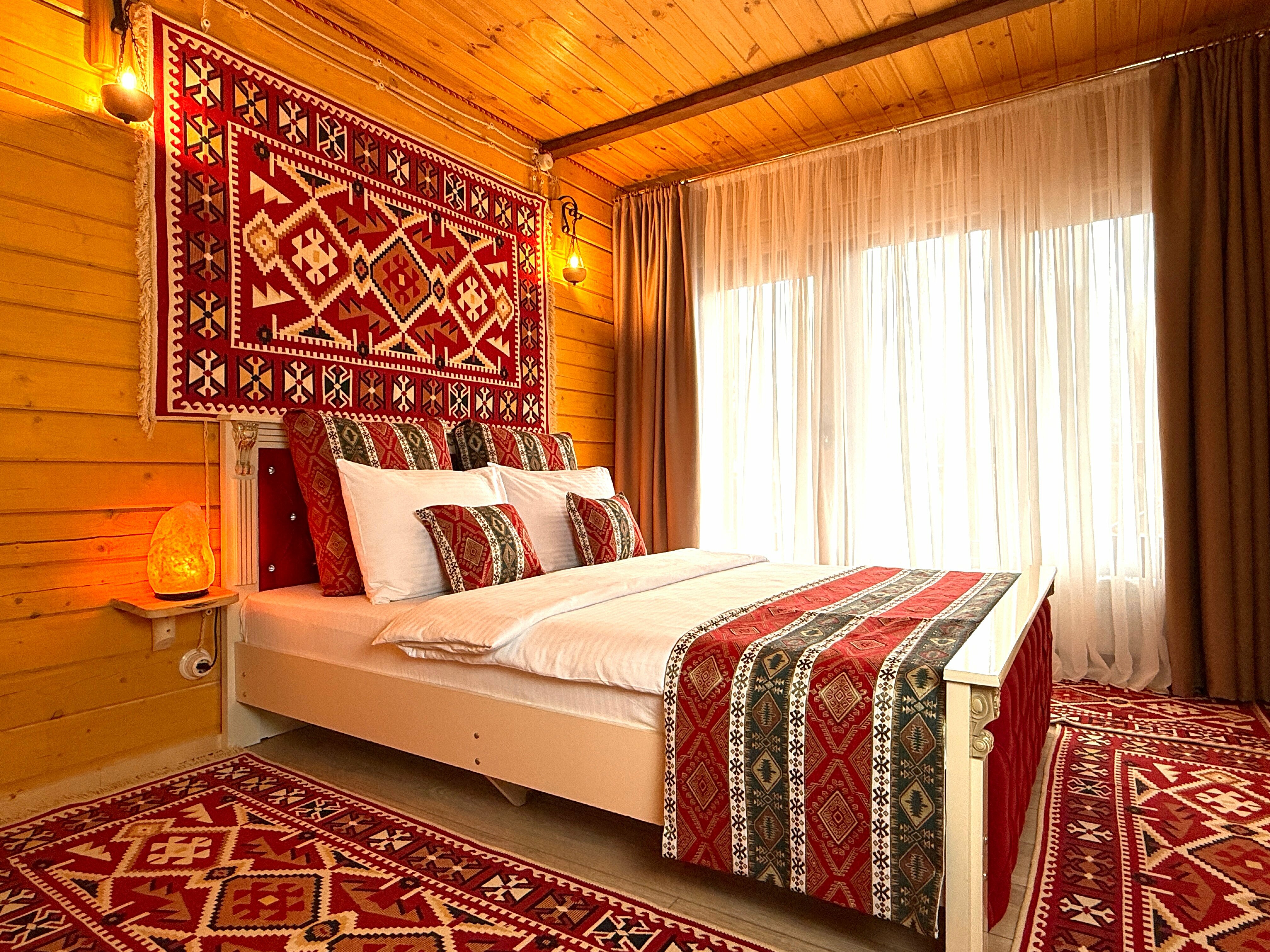 Двухместный стандарт с общей террасой и видом на горы | 2 этаж