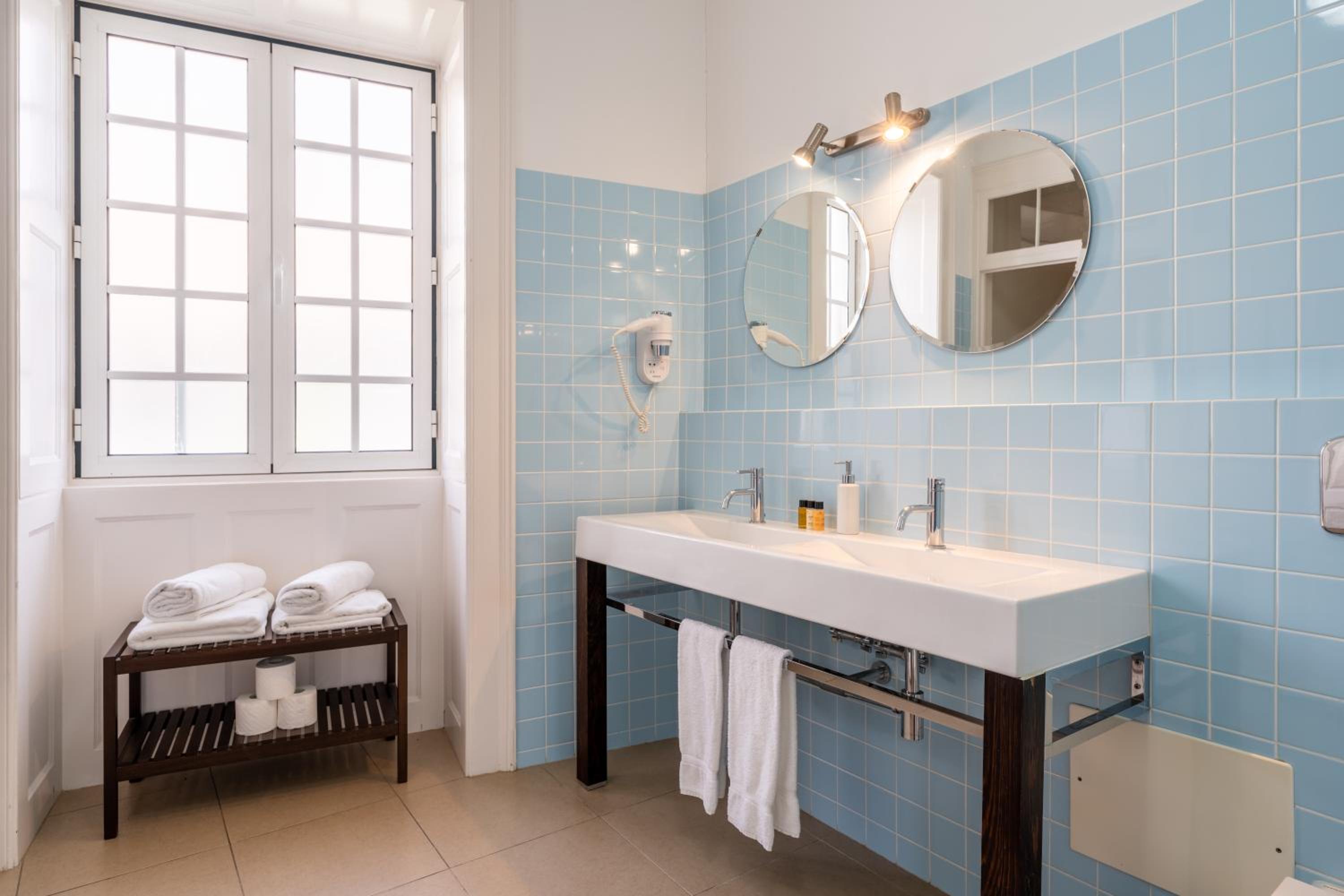 One-Bedroom Apartment (4 Adults)