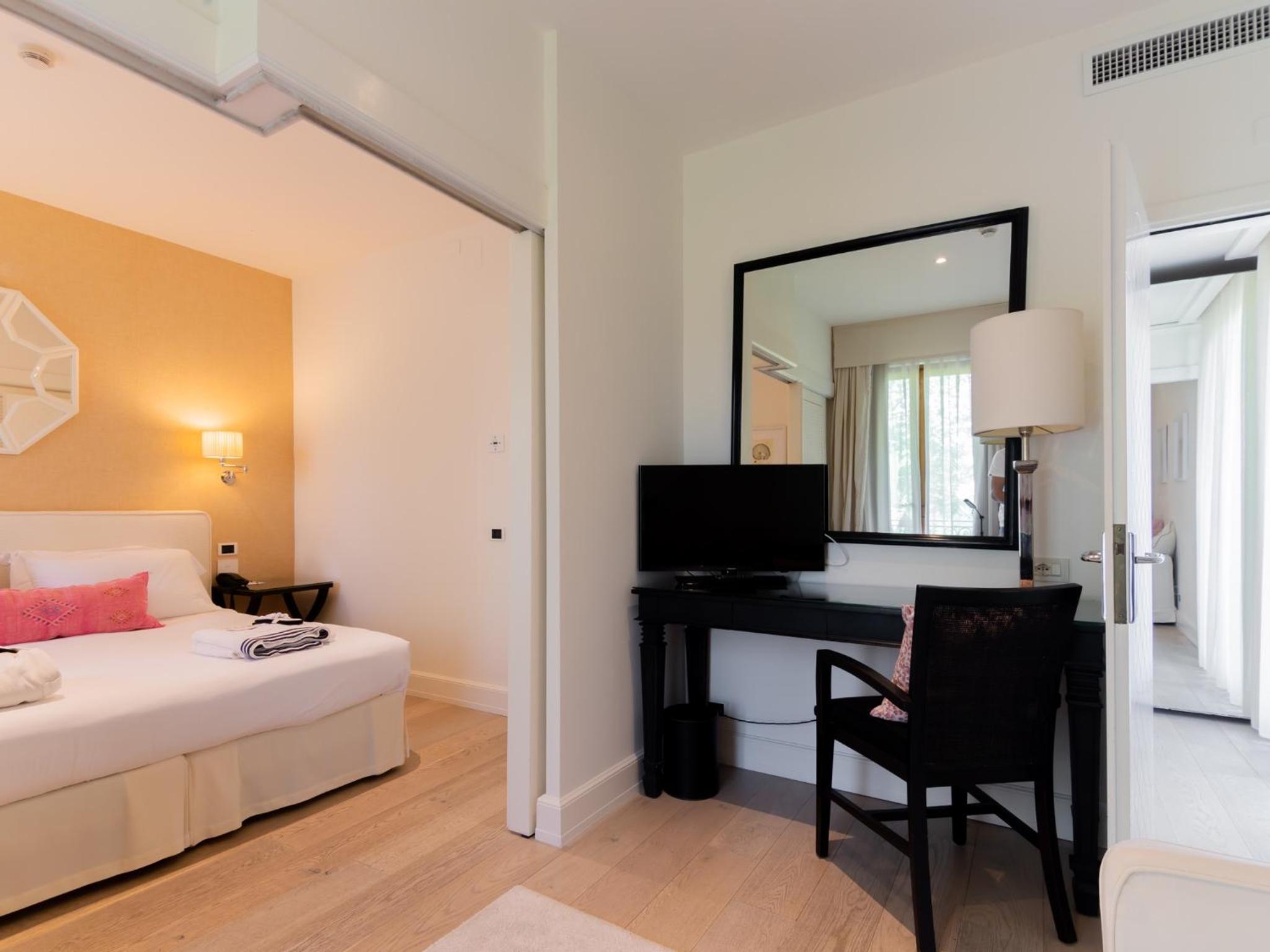 Junior Suite with Pool View