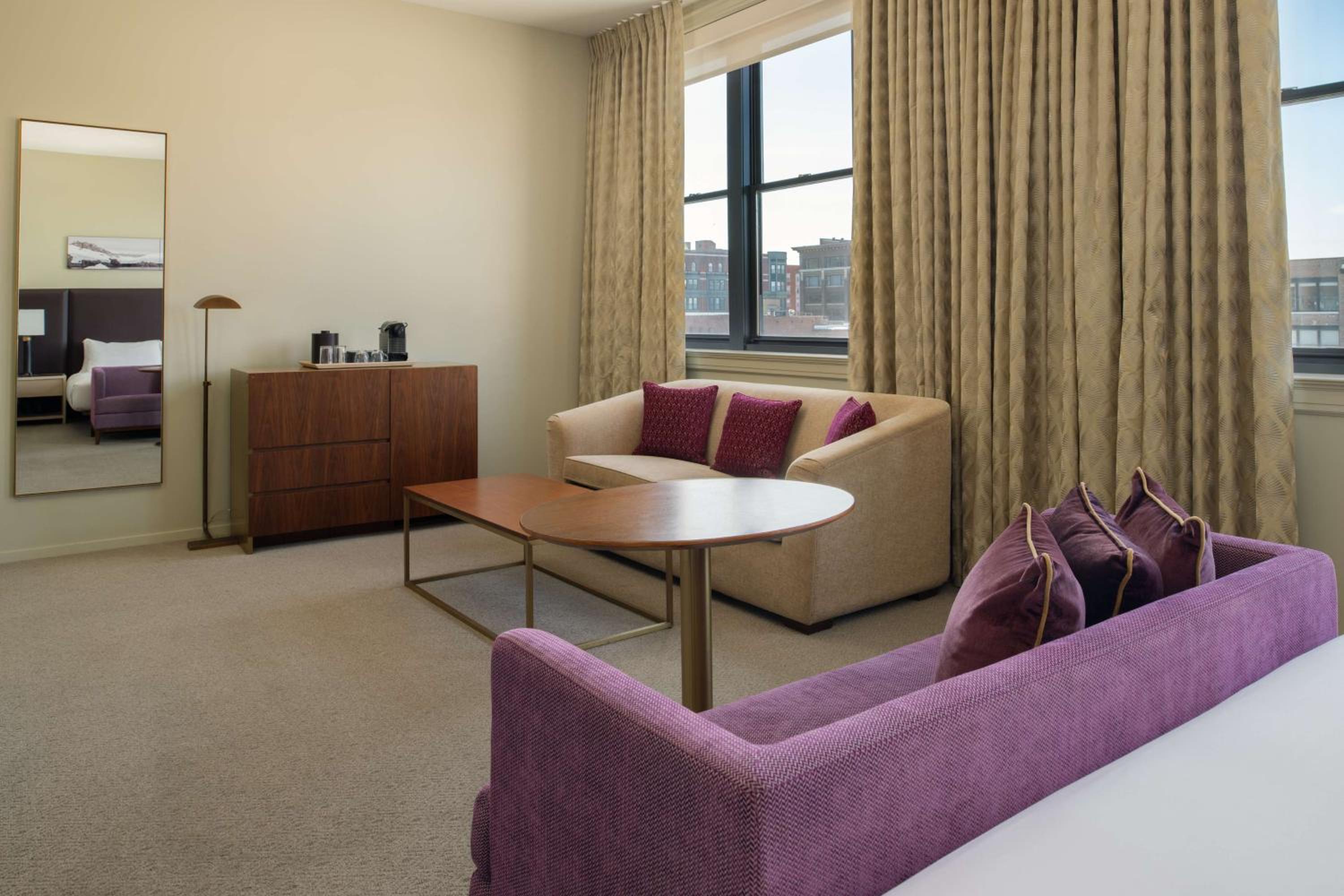 King Studio Suite - City View