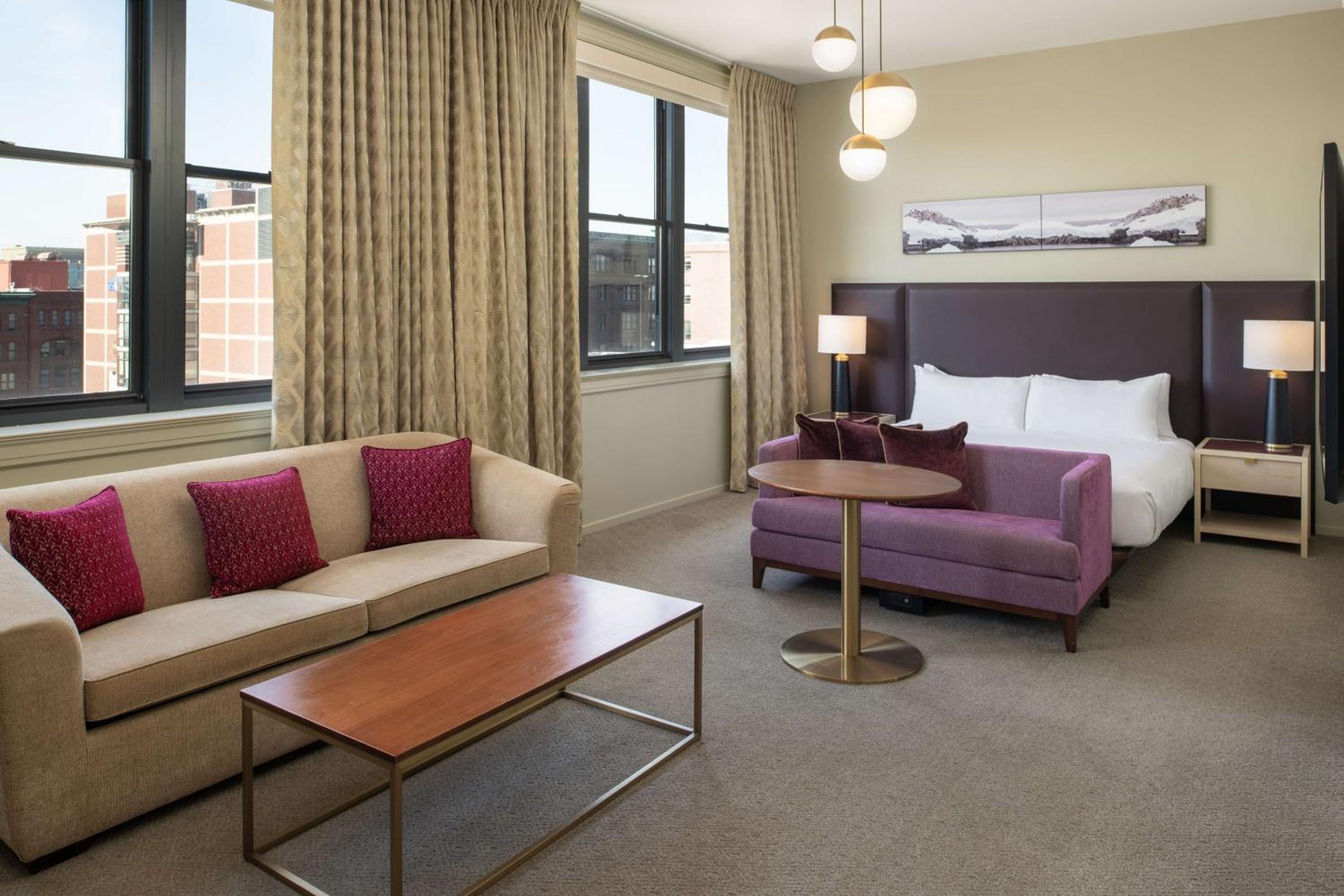 King Studio Suite - City View