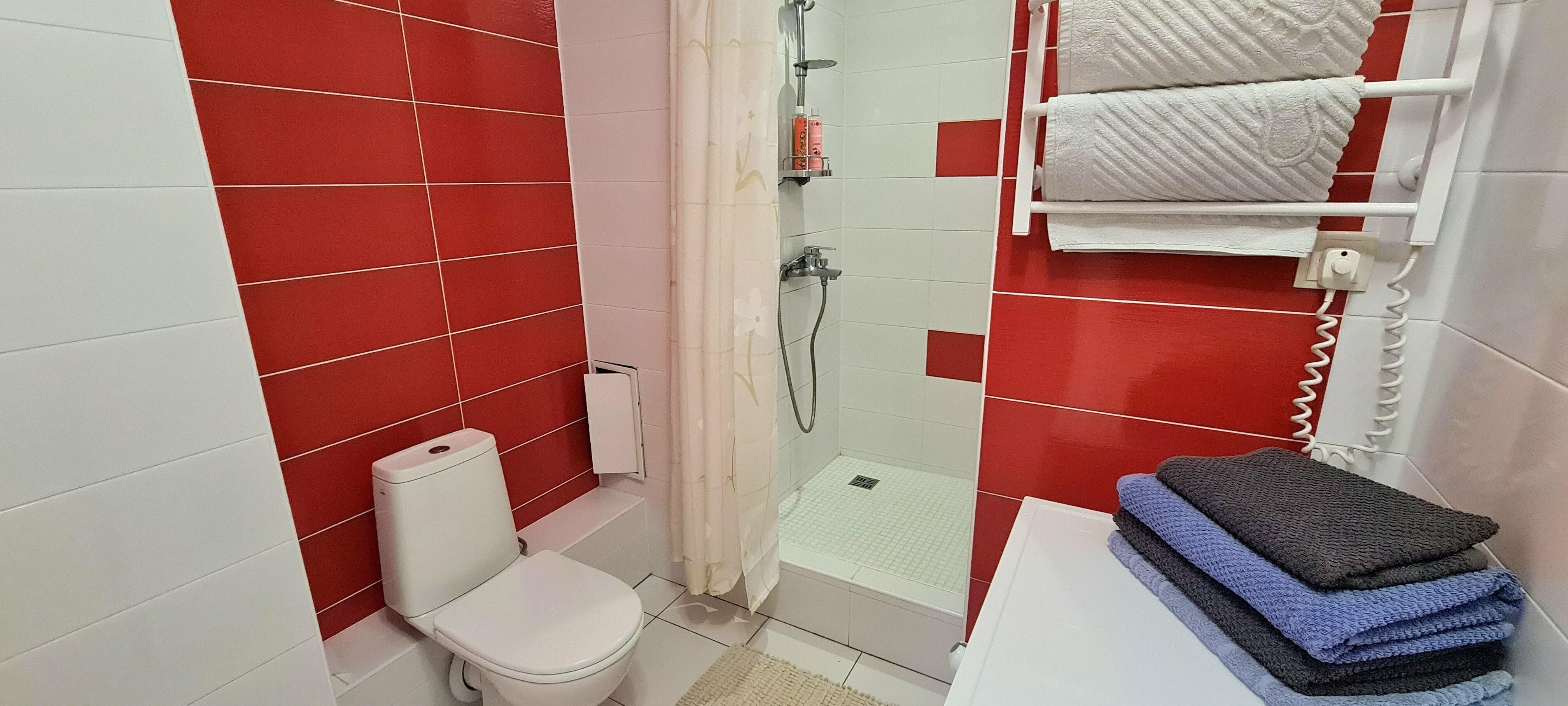 Superior "Красный"   с балконом с двуспальной кроватью, креслом и мини-кухней