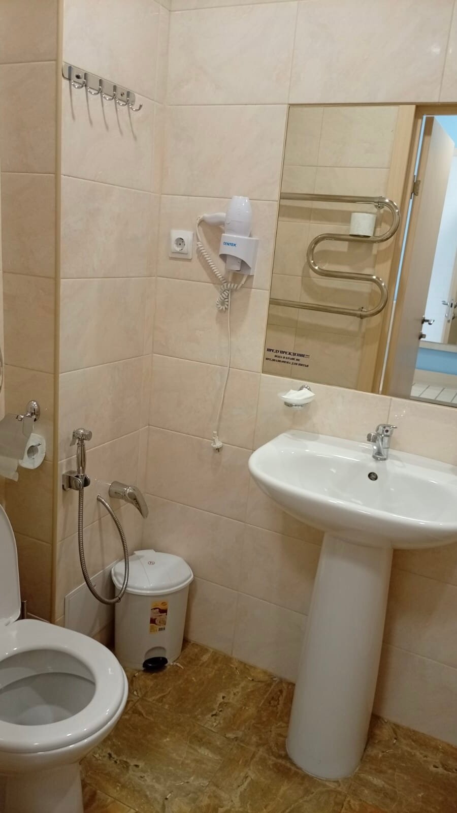 Двухместный номер с 2 отдельными кроватями и видом на реку