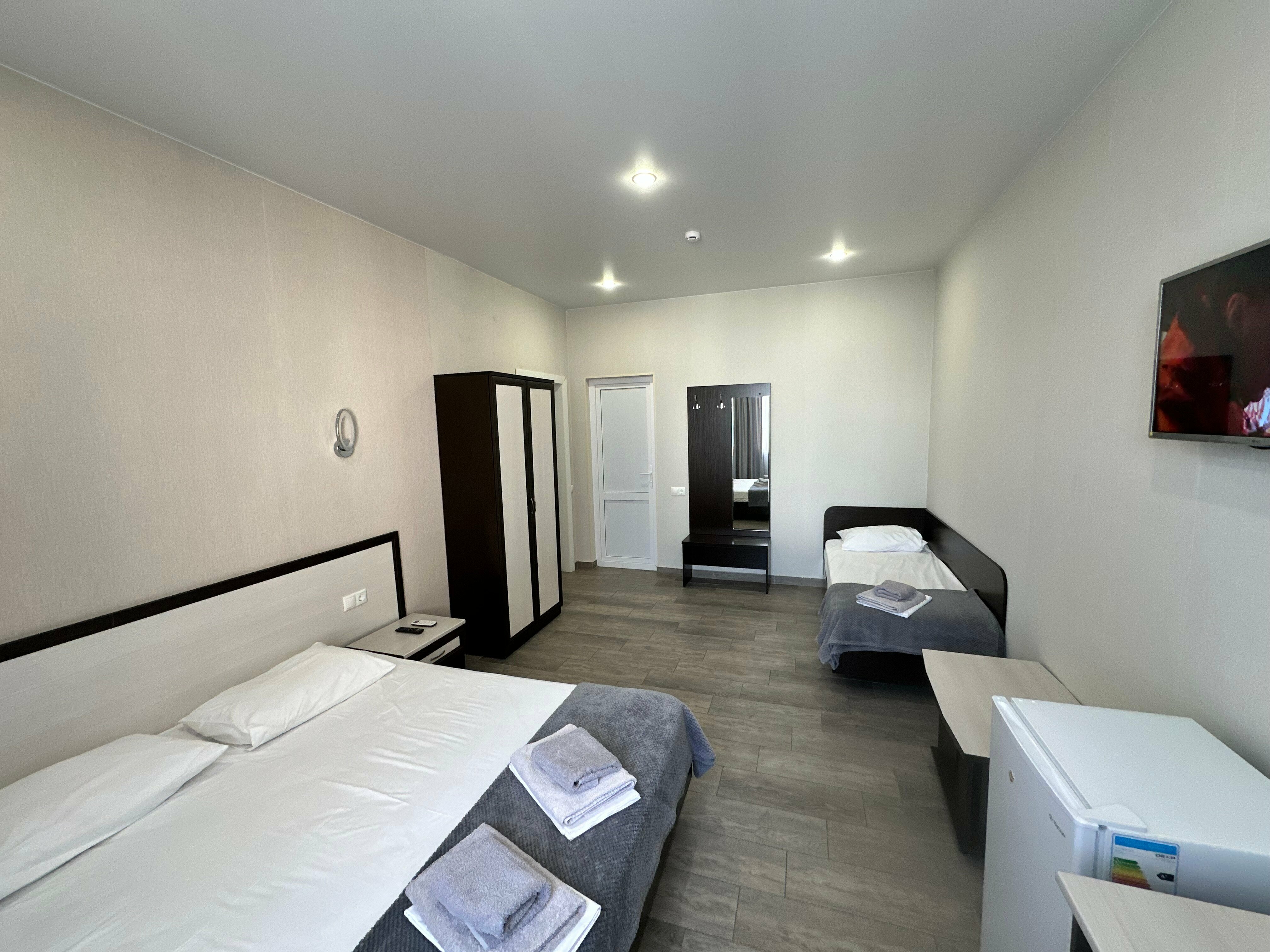 Трехместный номер с окном