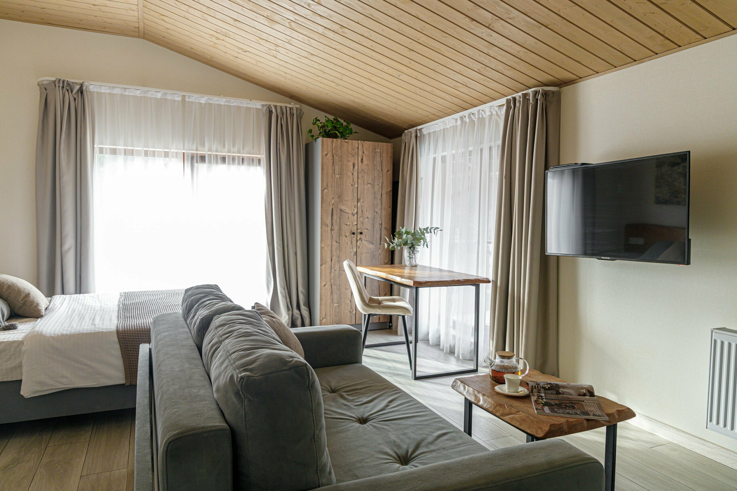 Люкс "Горы", 2-х местный с двуспальным диваном.