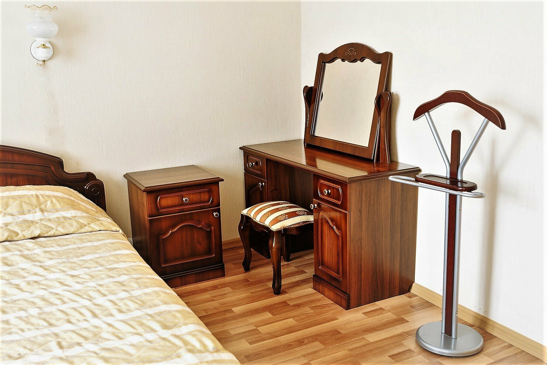 Бюджетный номер с двумя раздельными кроватями (блок, удобства на 2 комнаты)