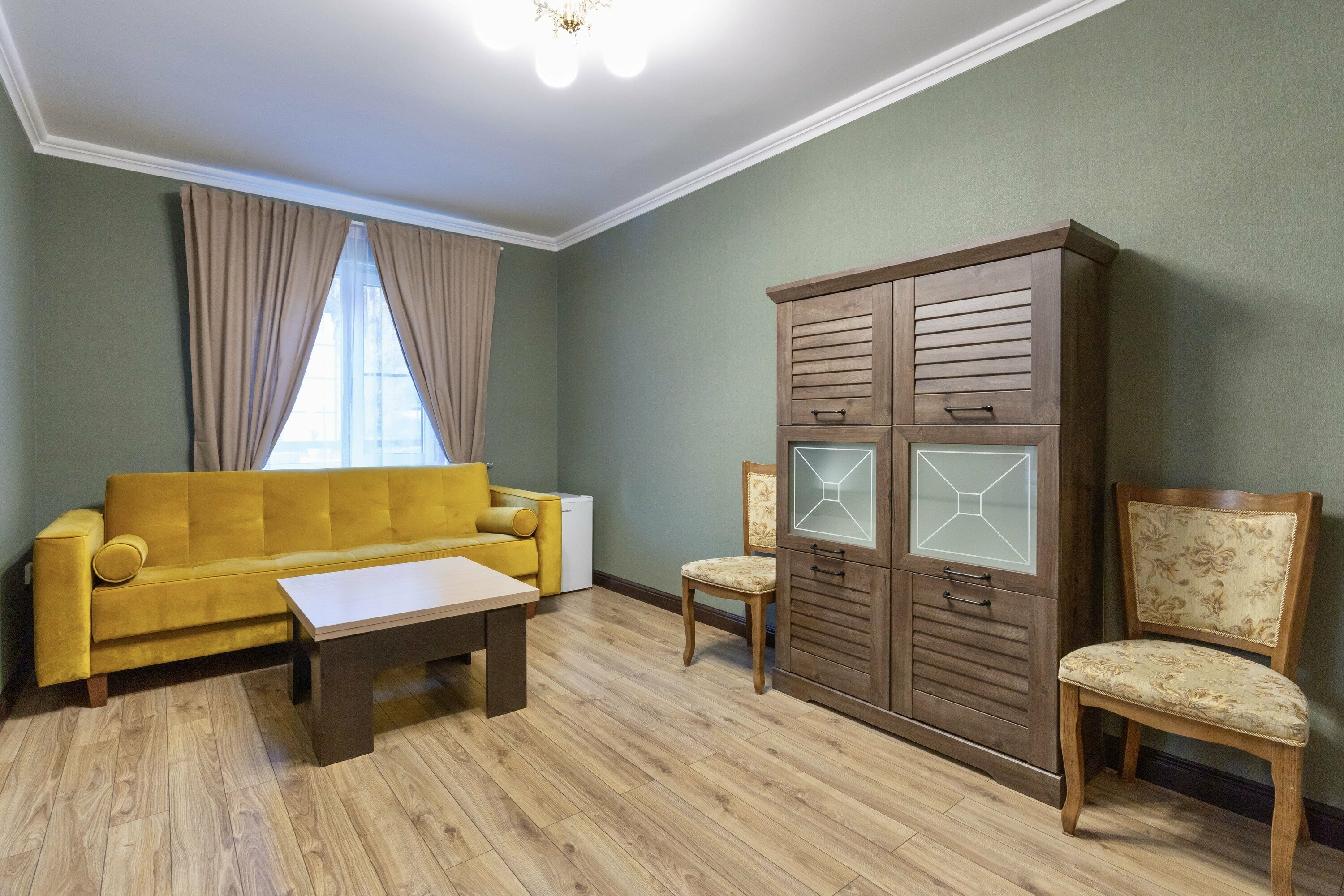 Четырехместный номер "Люкс" с балконом