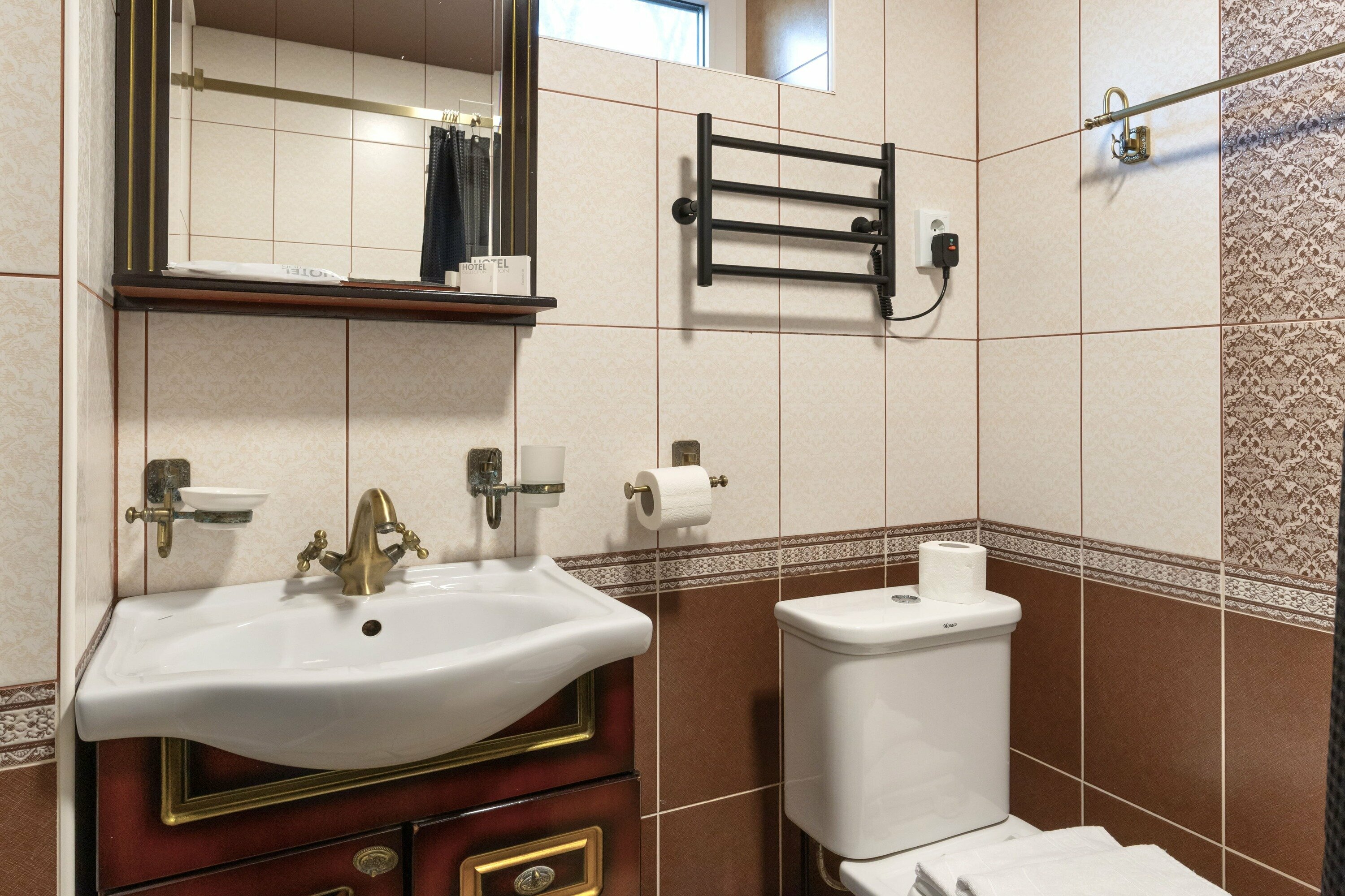 Четырехместный номер "Люкс" с балконом