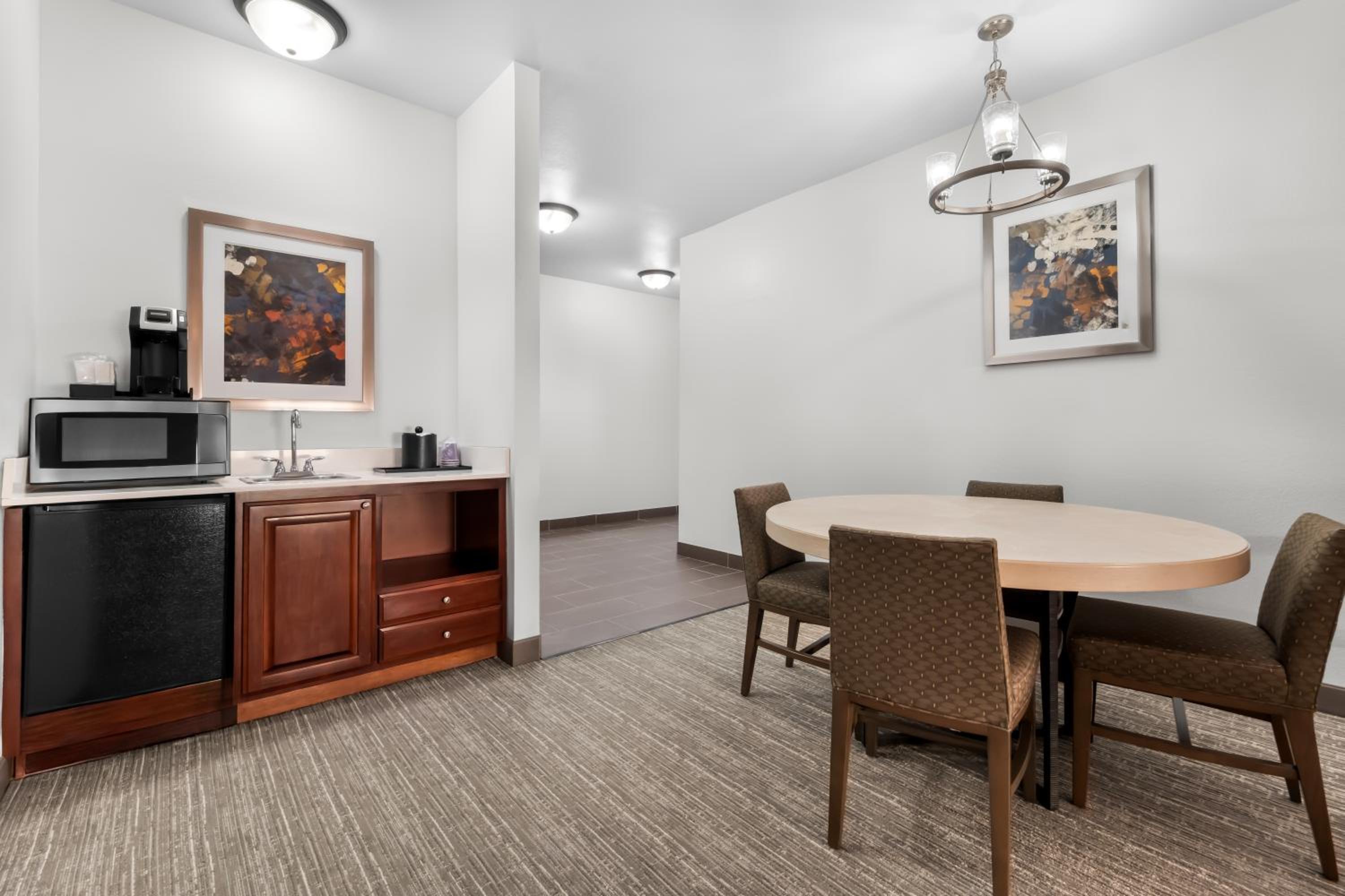 One-Bedroom Queen Suite - Hearing Accessible