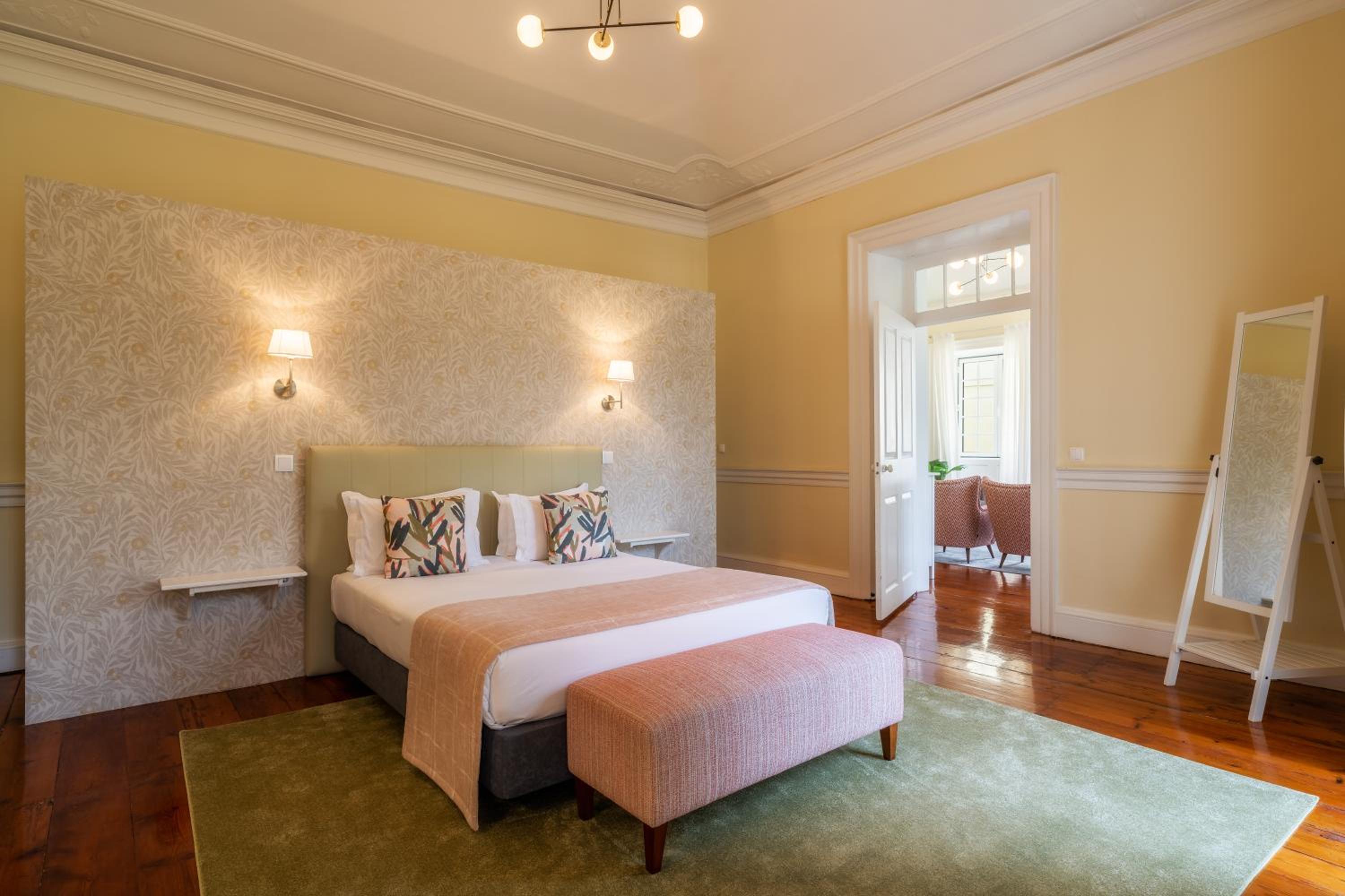 Two-Bedroom Apartment (6 Adults)