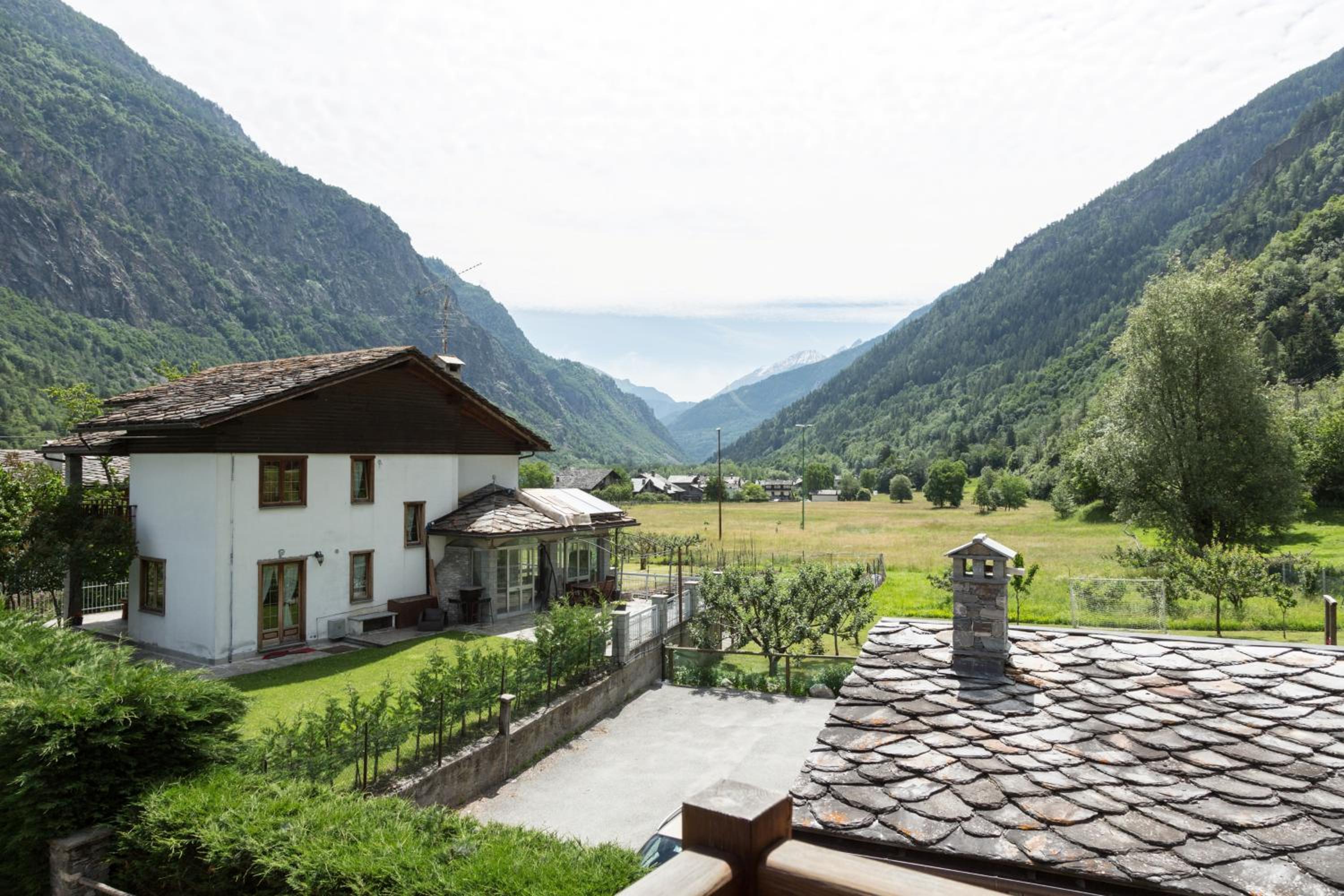 Two-Bedroom Apartment - Split Level
