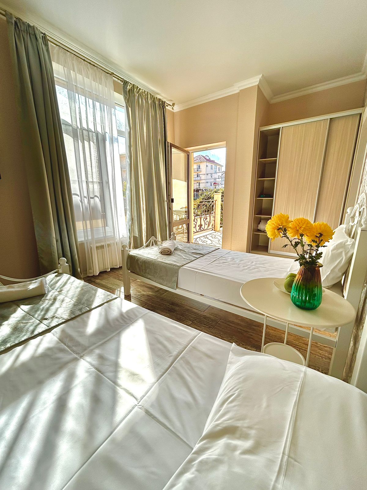 Делюкс с раздельными кроватями и большим балконом