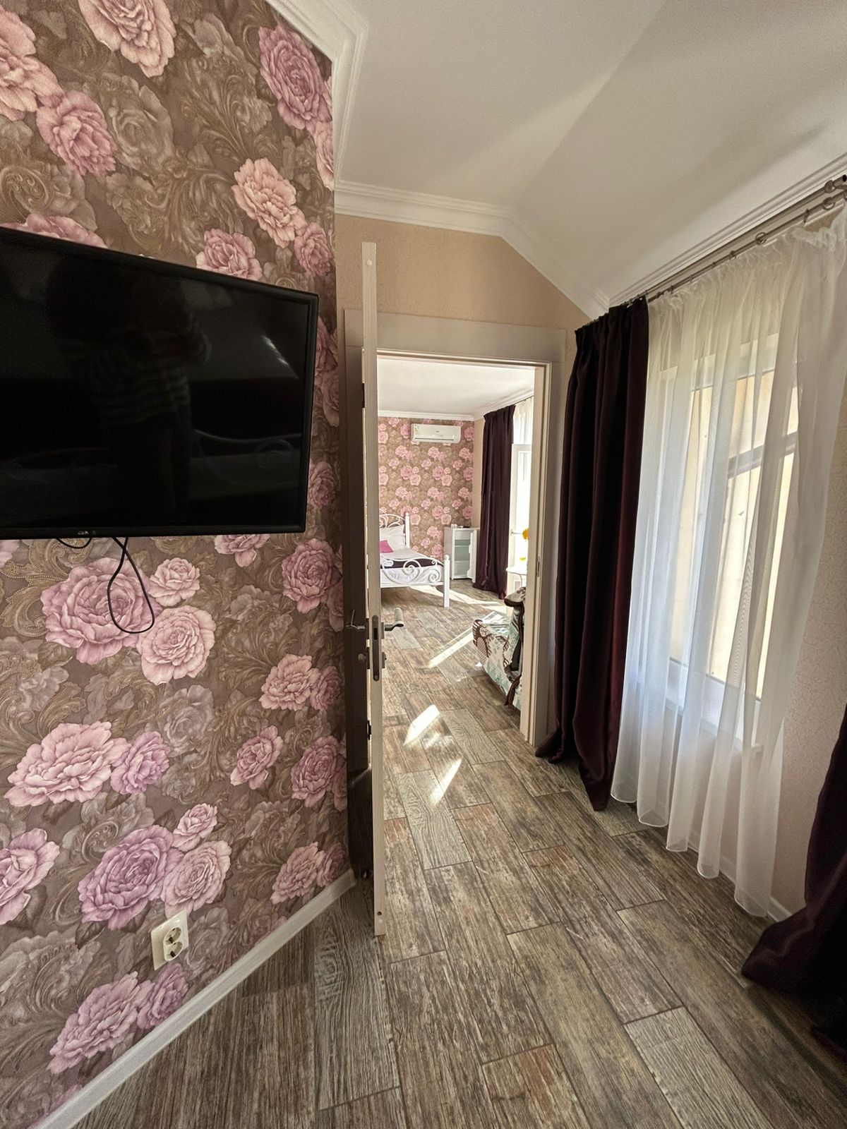 Двухкомнатный люкс с видом на море и балконом