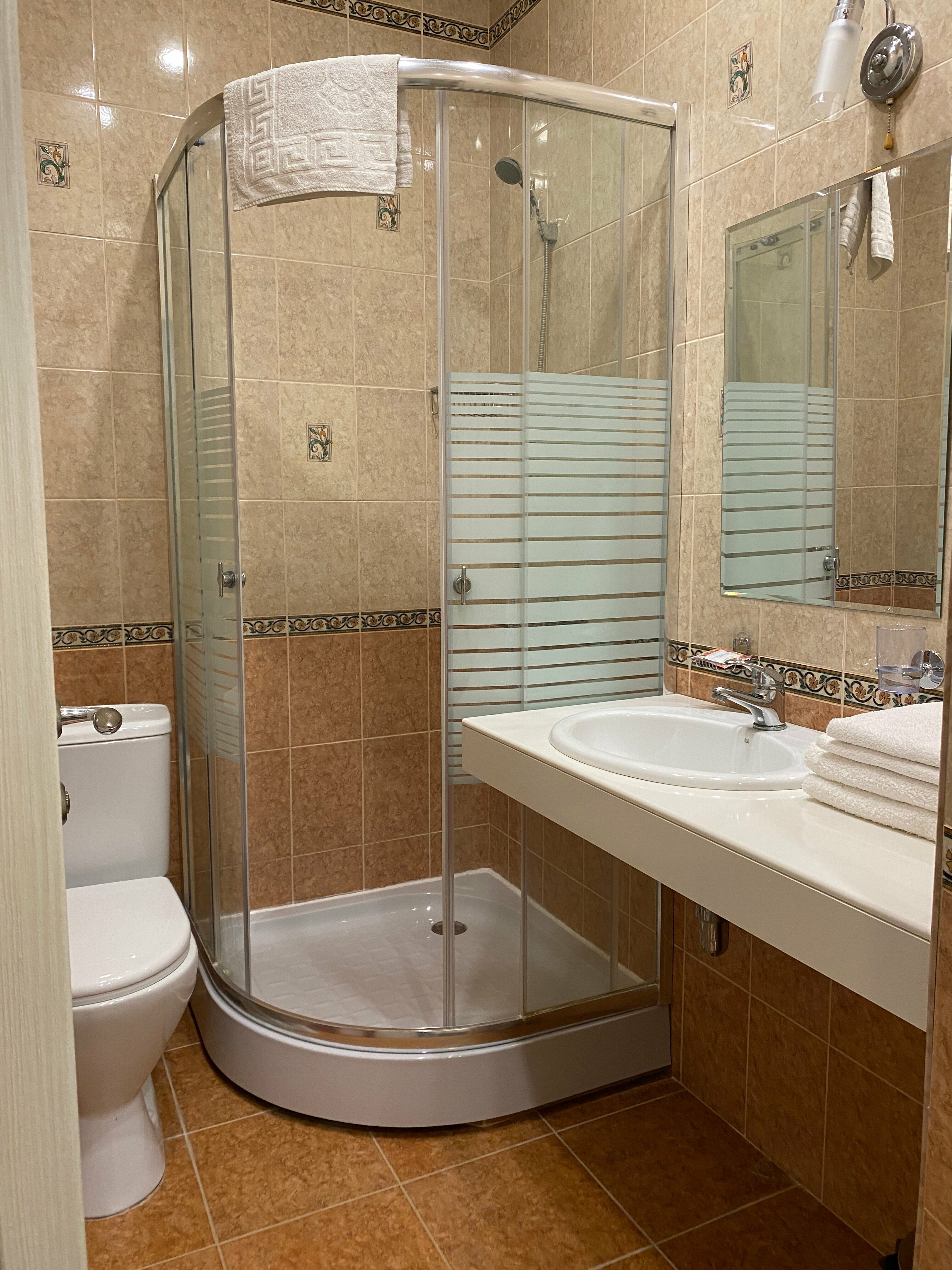 Двухместный номер с 1 кроватью или 2 отдельными кроватями и дополнительной кроватью