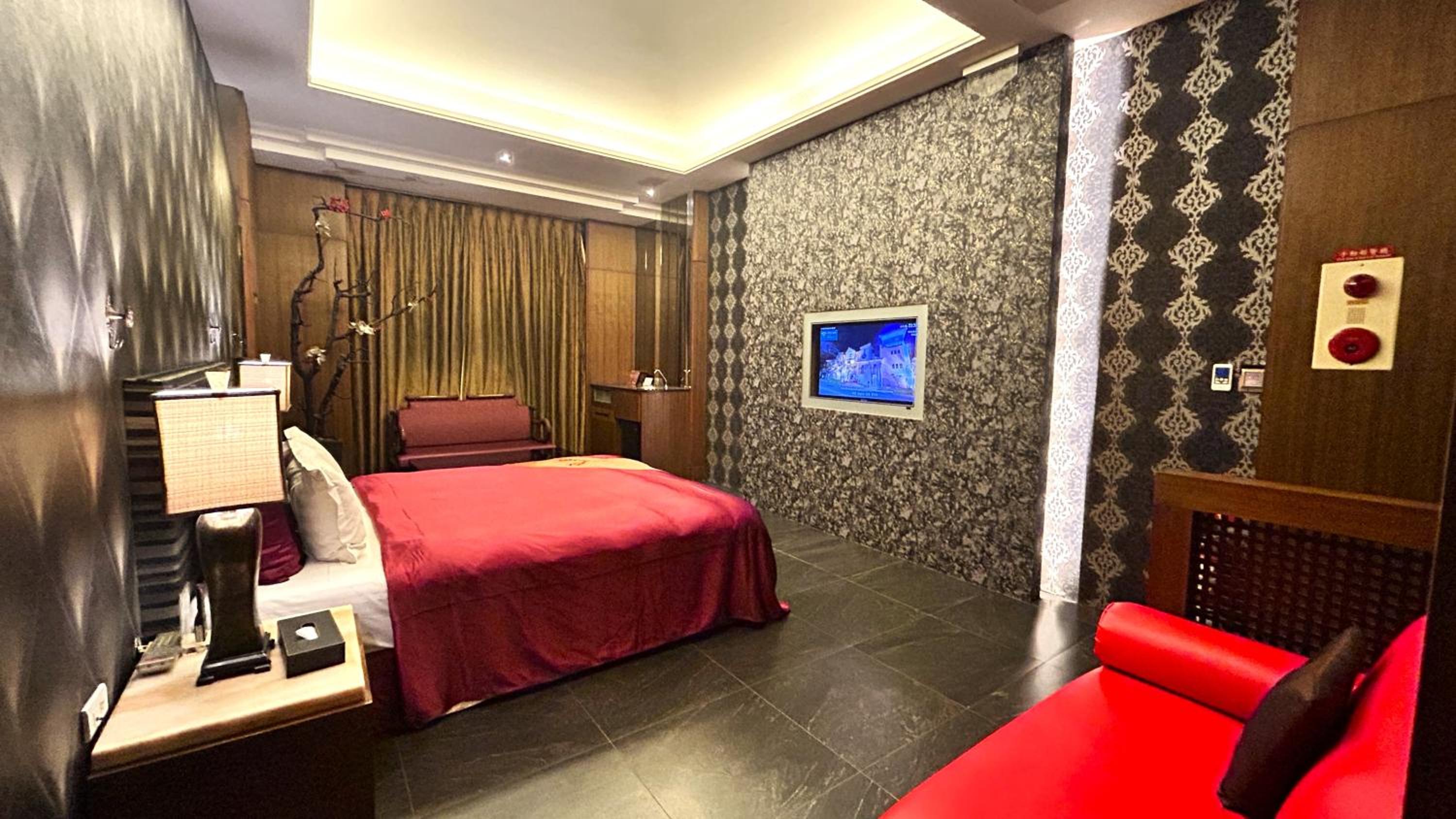 Standard King Room (Check-in after 16:00)