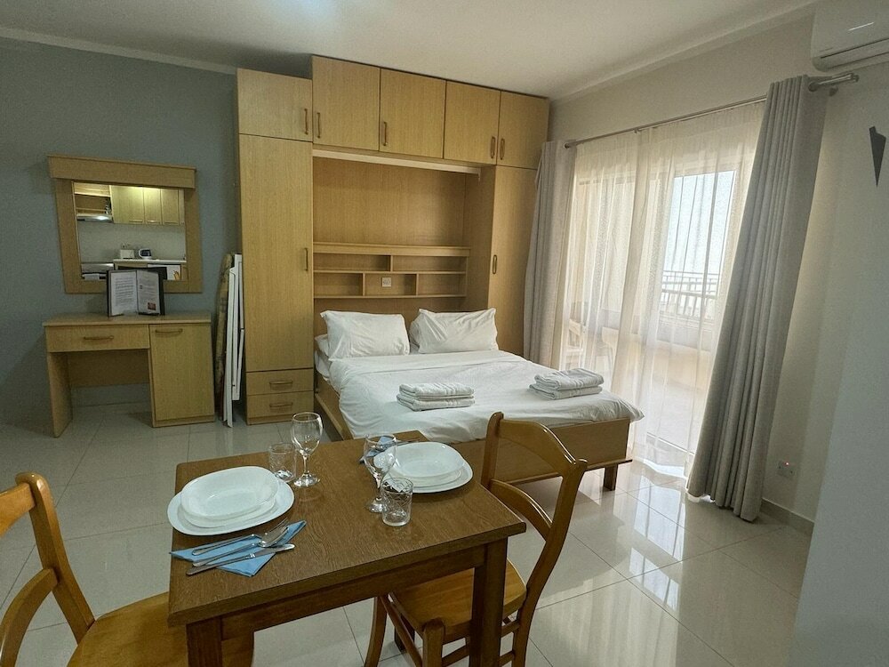 Studio Suite (Sleeps 2)