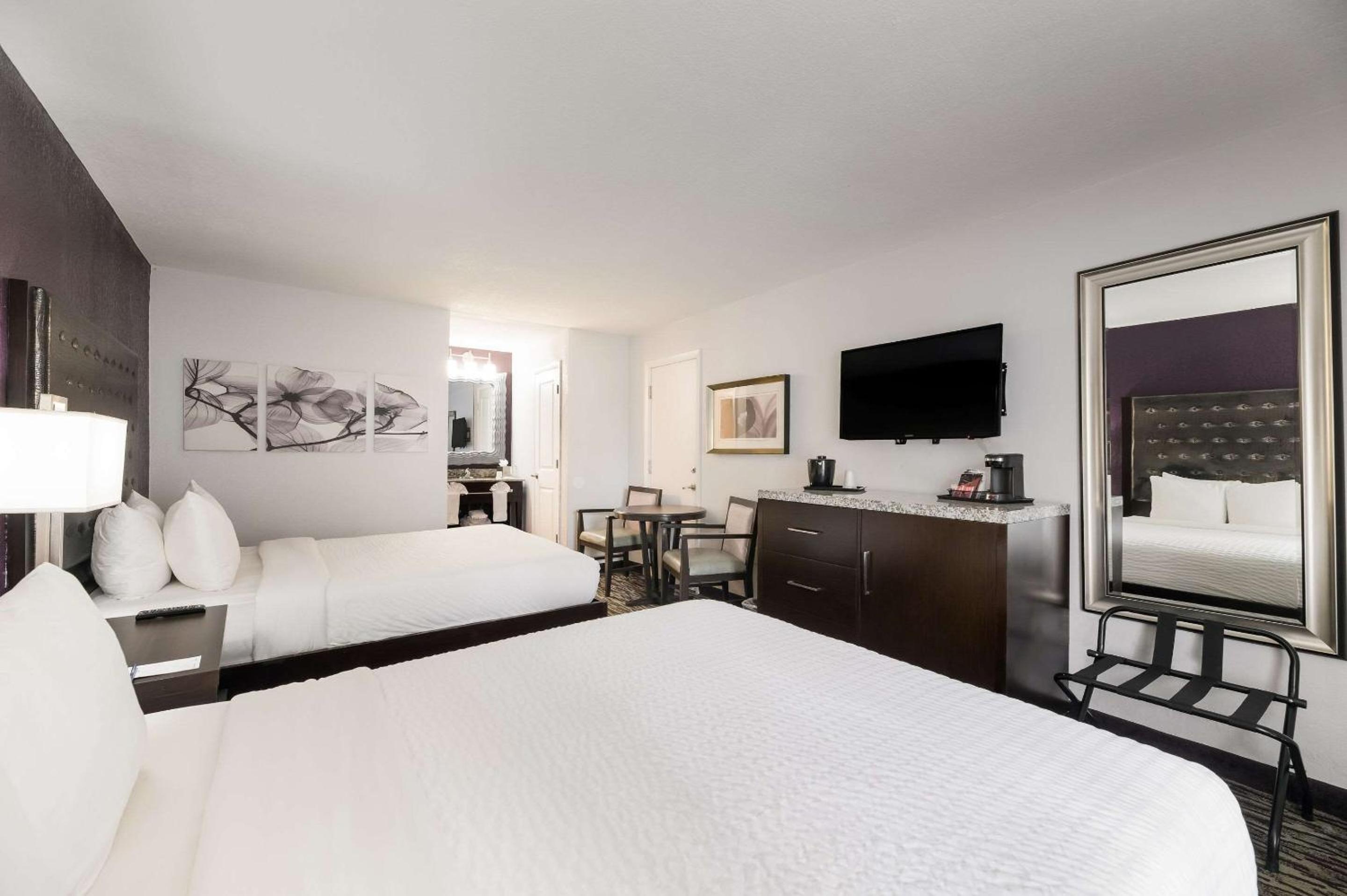 Queen Room with Two Queen Beds (No Resort Fee)