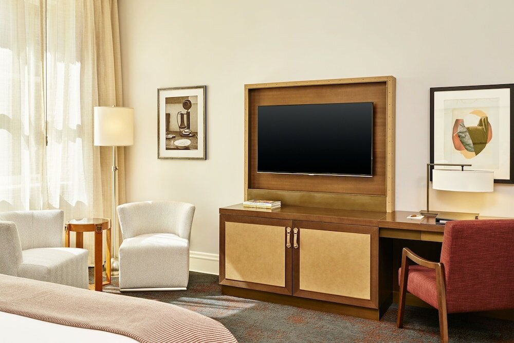 Deluxe Room, 1 King Bed (Mobility/Hearing Access, Roll-In Shwr)