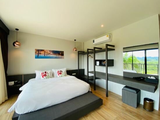 Deluxe Room with Bathtub