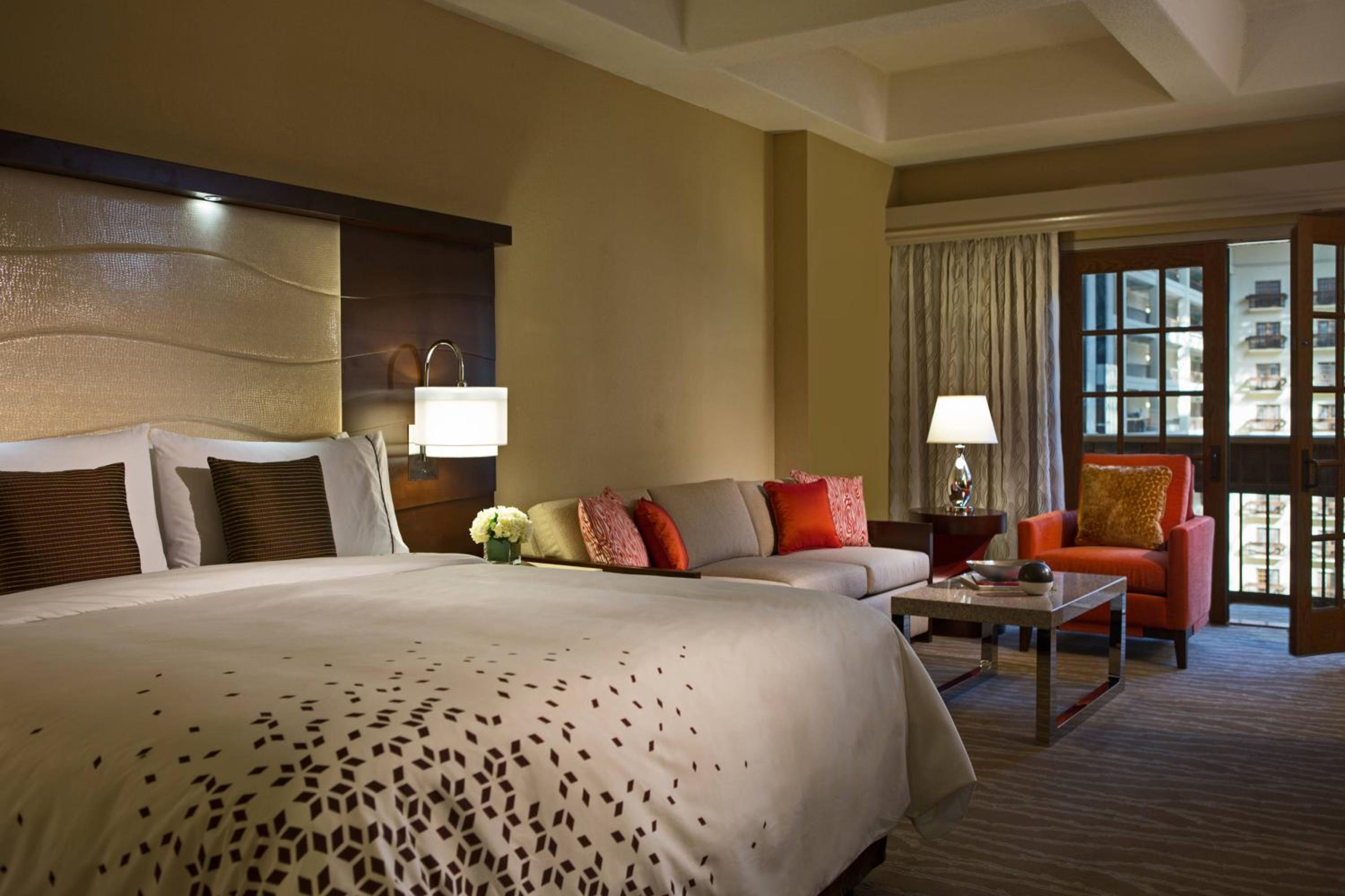 Standard King Room with Sofa Bed - Mobility/Hearing Accessible with Roll-In Shower