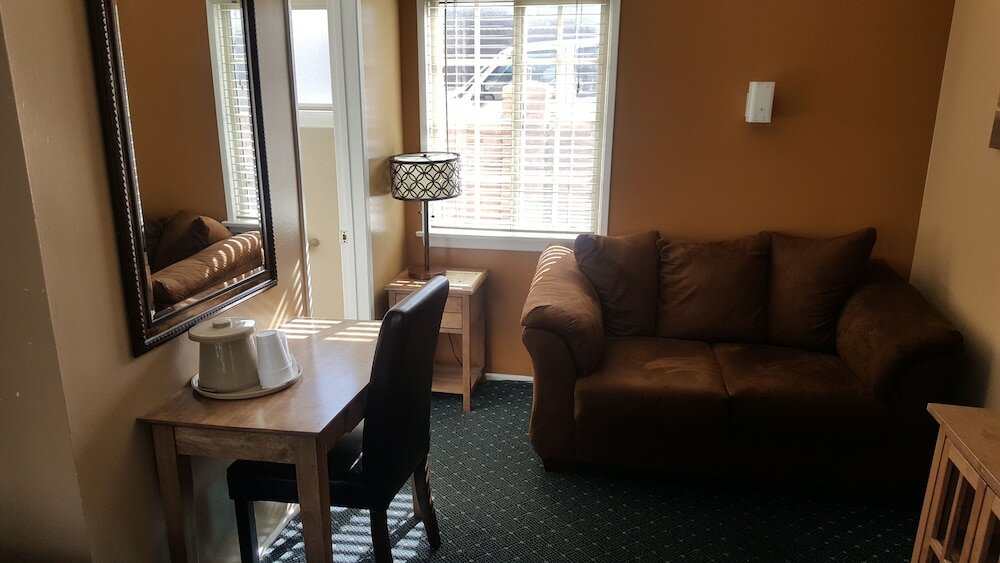 Standard Room, 1 Queen Bed