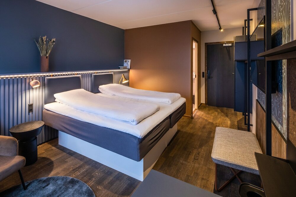 City Room, 1 King Bed