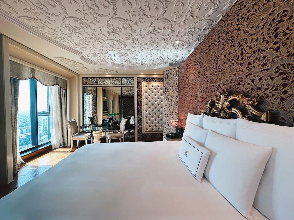 Romance Suite, Club Lounge Access, Free Minibar, City or River View