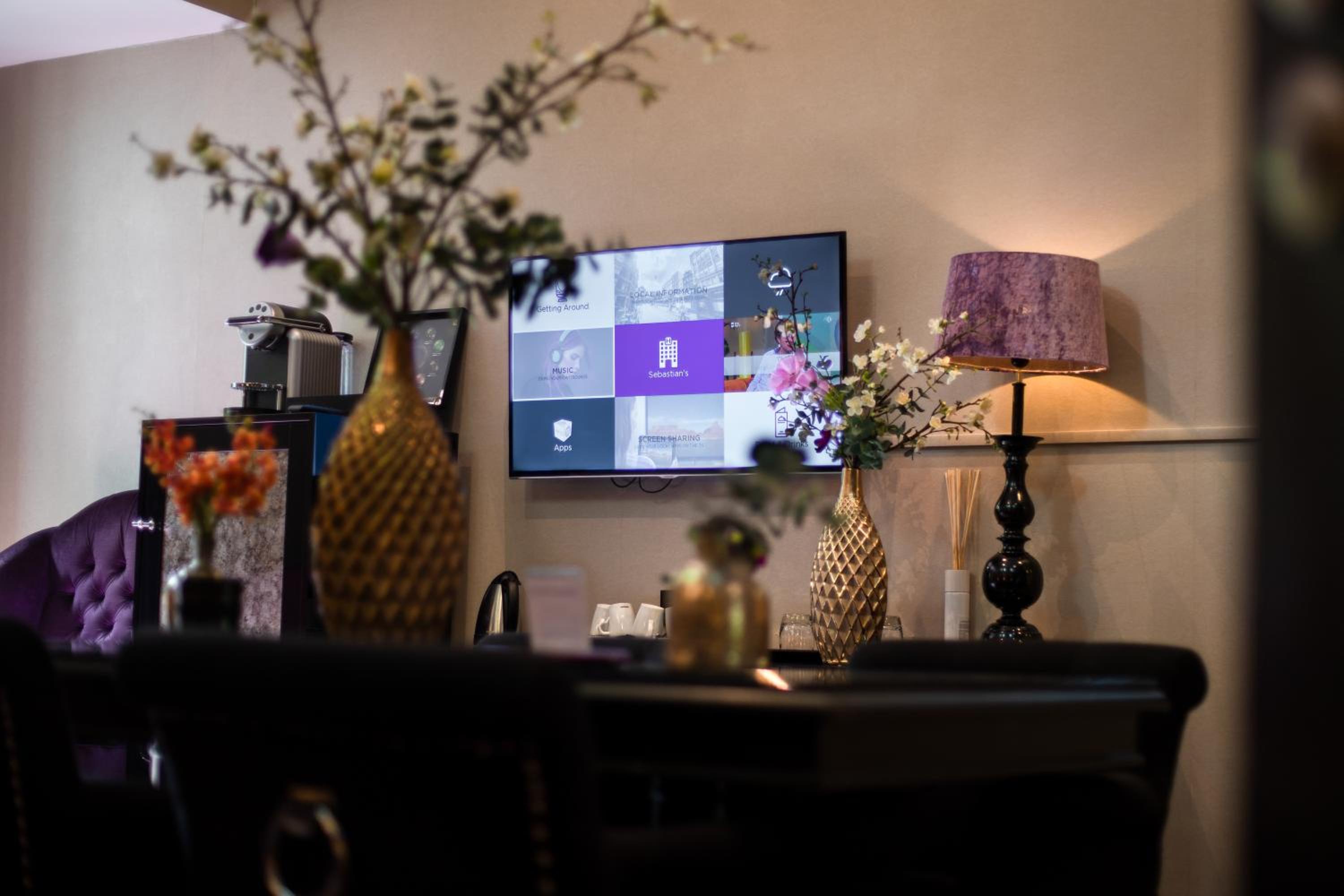 Luxury Family Room with Garden View