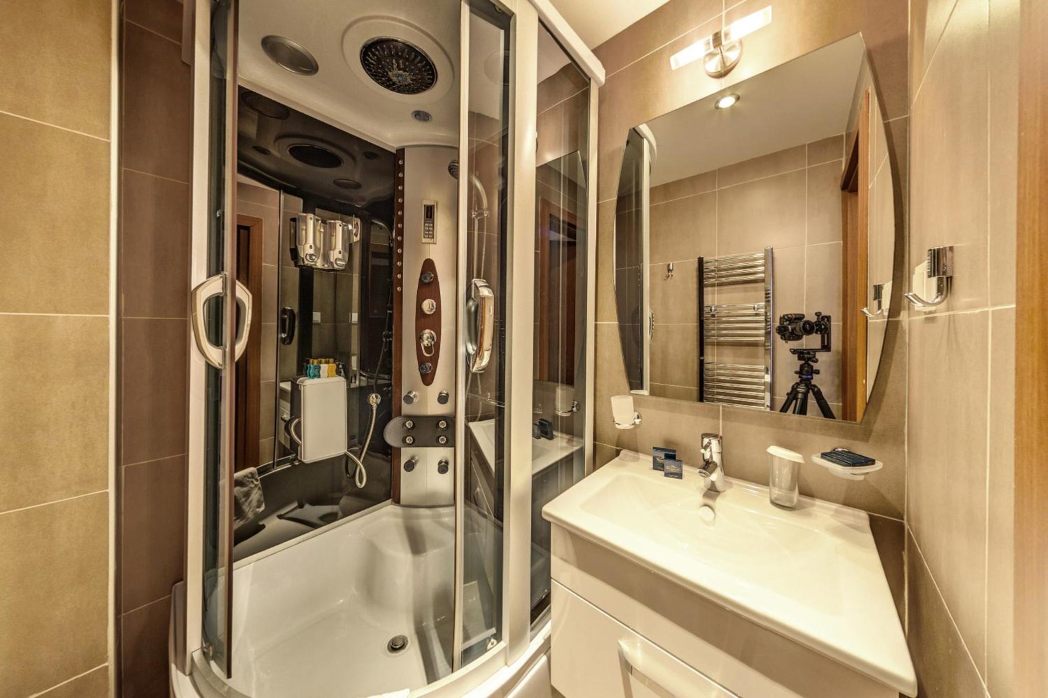 Executive Deluxe Suite with Mountain View