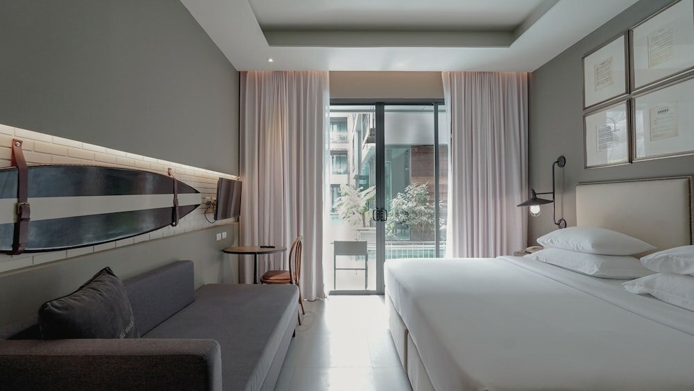 Deluxe Room, Pool Access