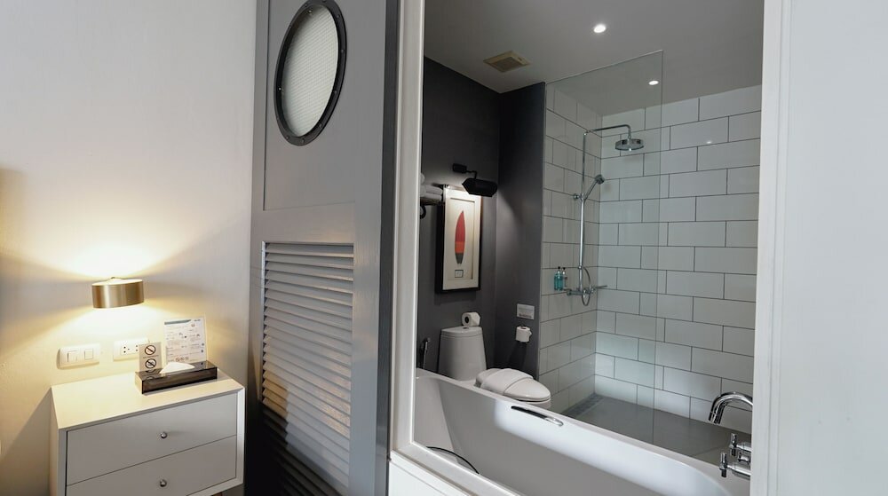 Deluxe Room, Pool View