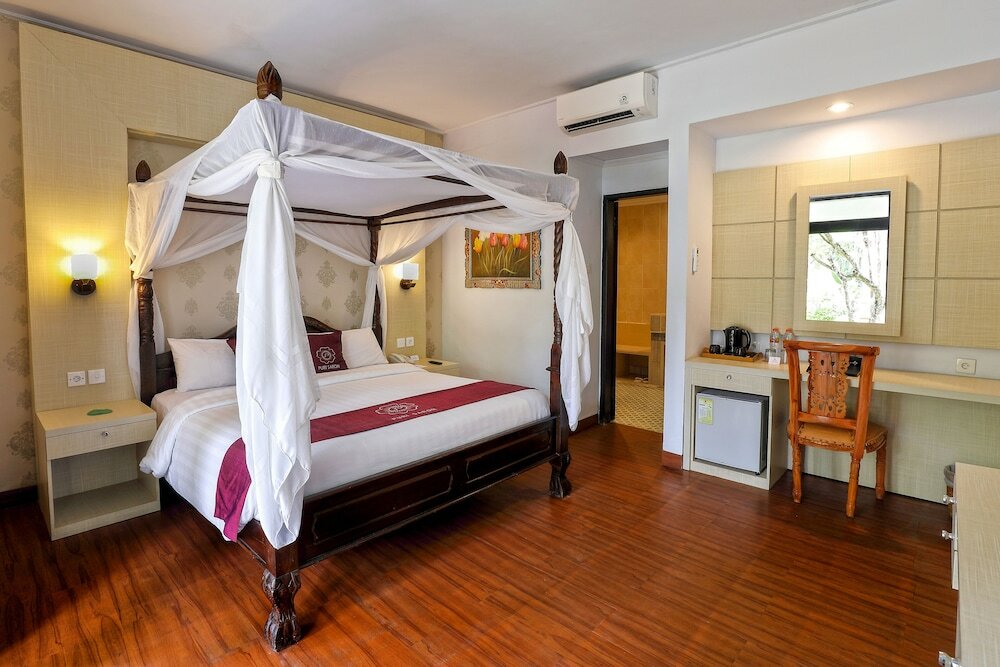 Deluxe Chalet, 1 Queen Bed, Garden View