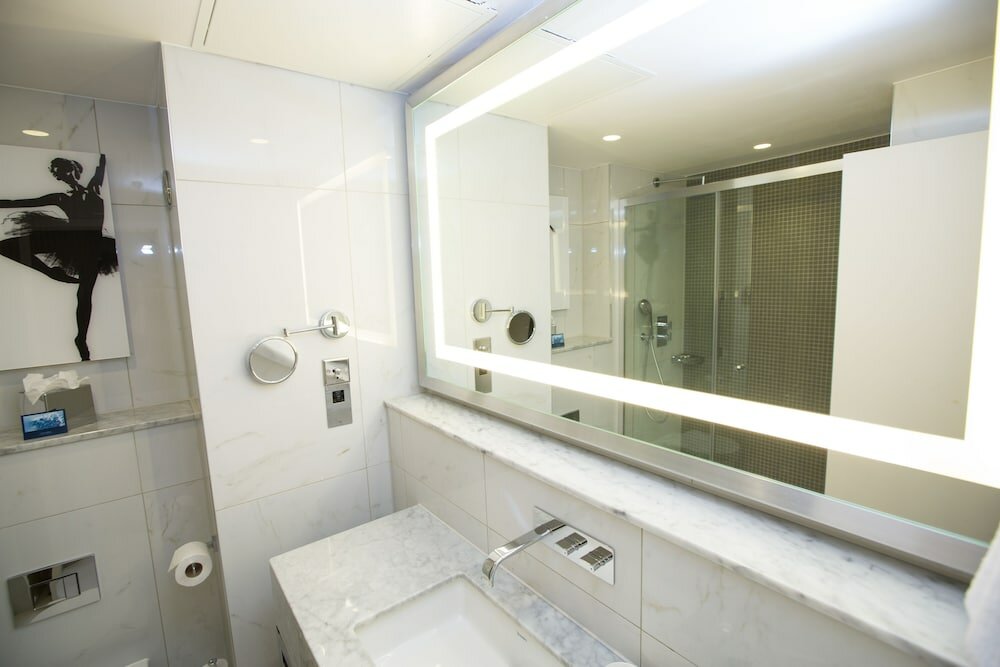 Executive Suite, 1 King Bed with Sofa bed, Club Lounge Access