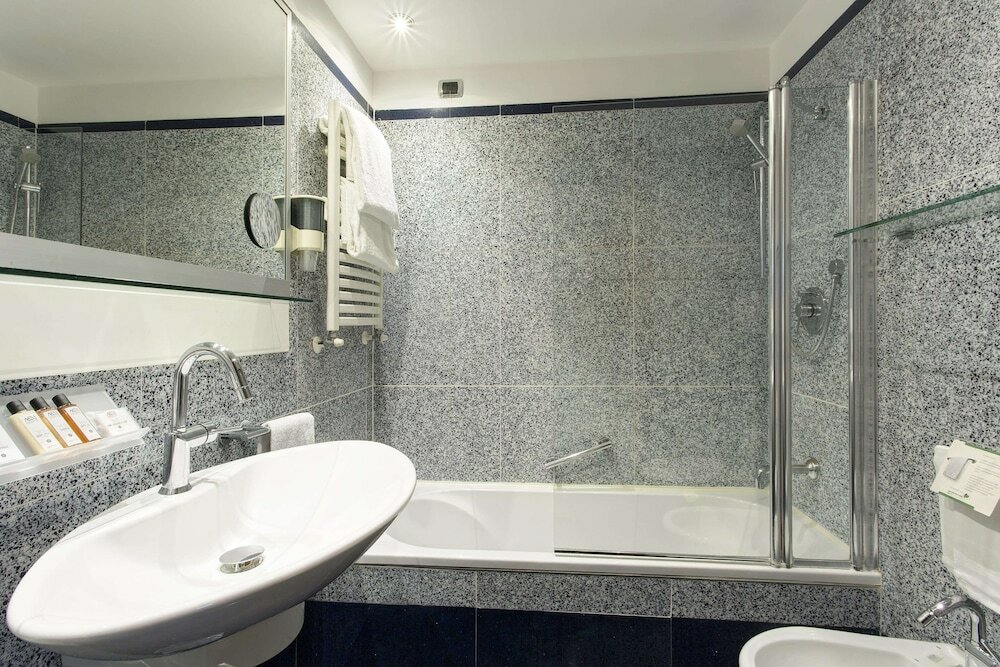 Comfort Room, Multiple Beds